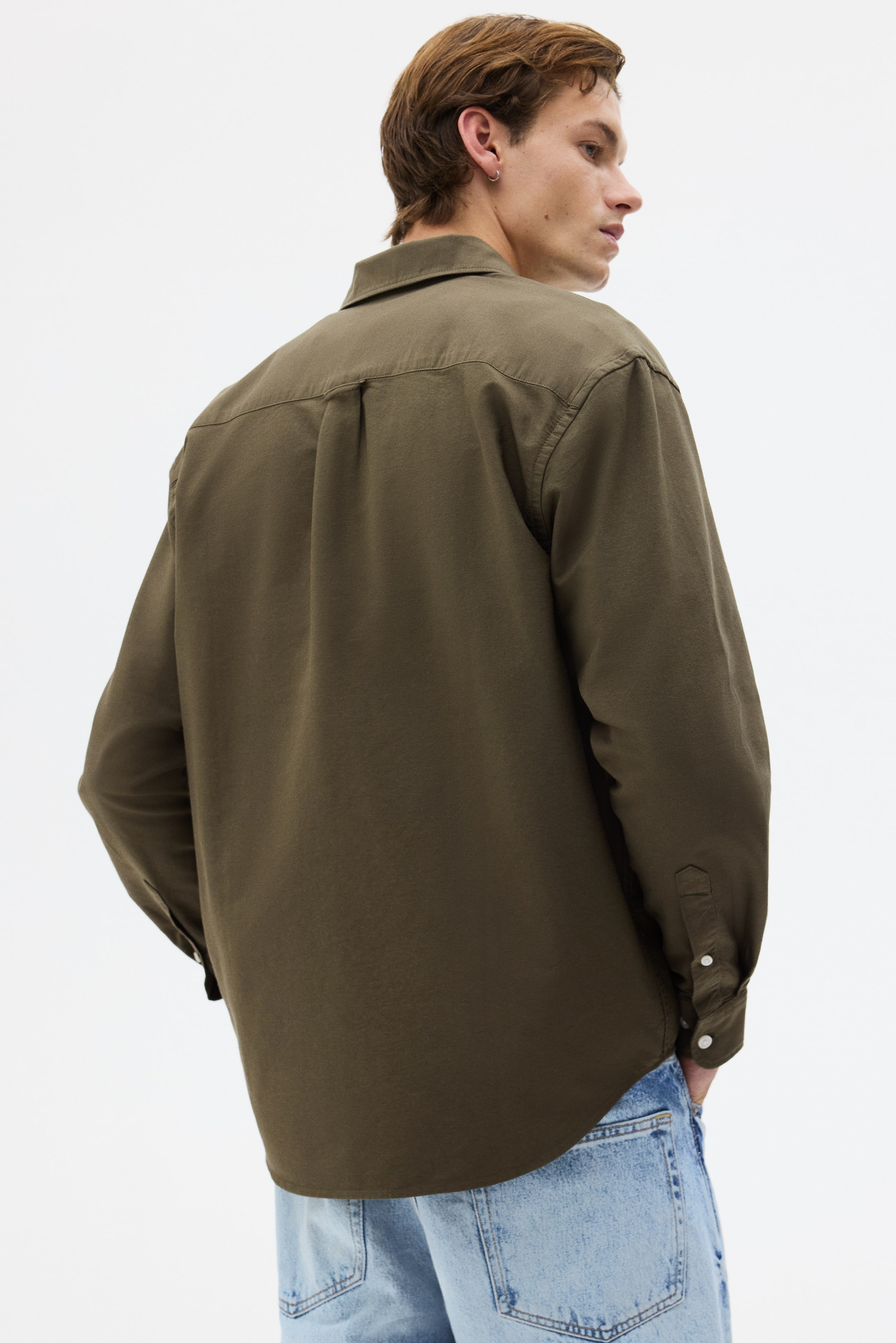 View larger image: Regular Fit Oxford shirt - Dark khaki green - Men | H&M IN 4