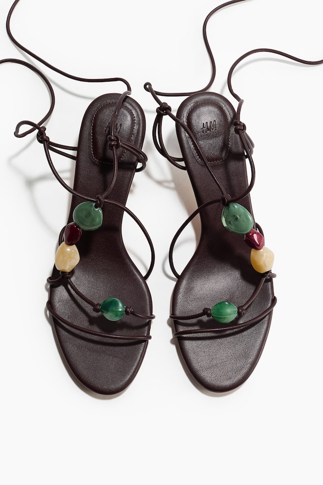 Sandales à brides fines avec talon kitten heel - Bordeaux foncé/Jaune pâle - 1