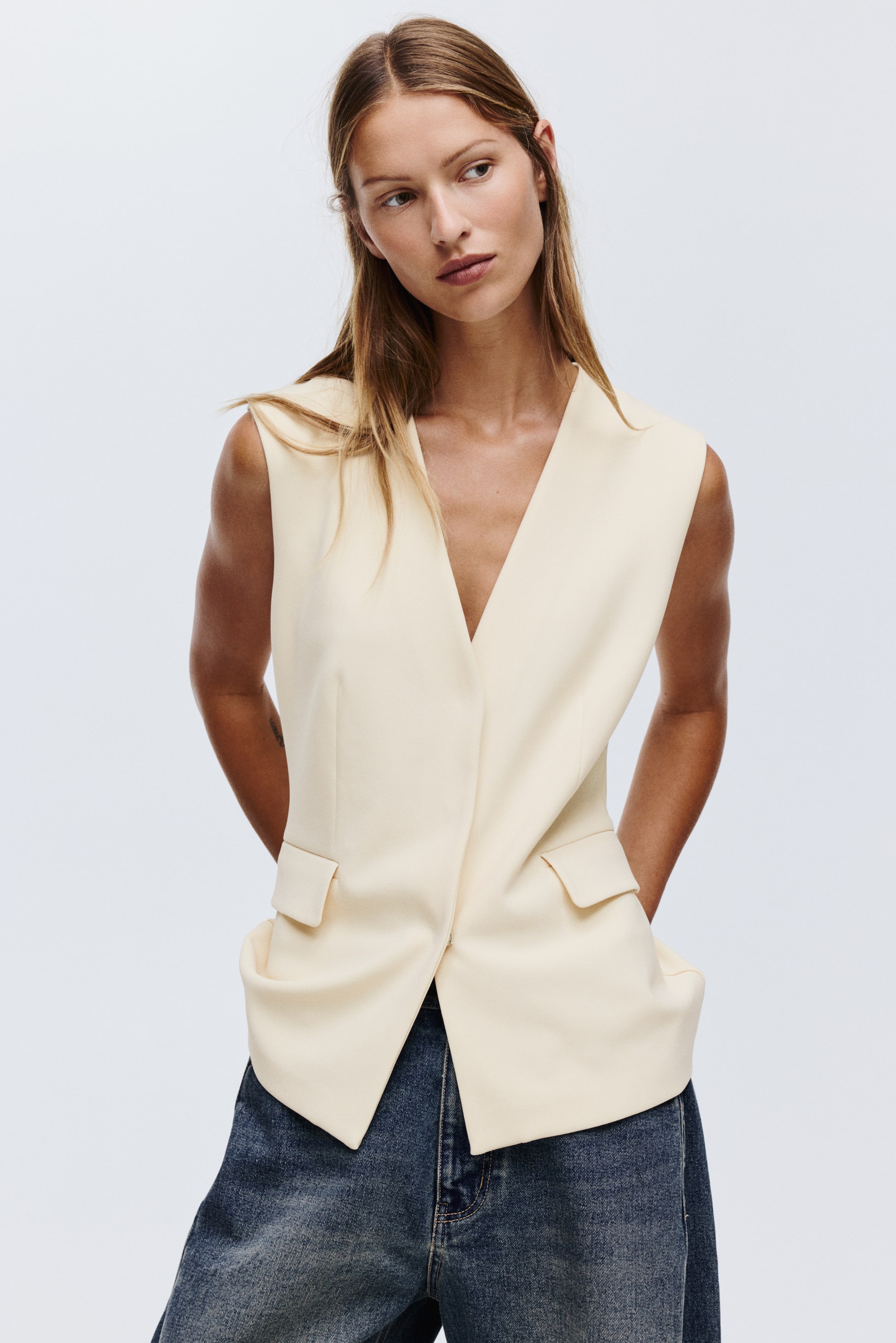 Visa större bild: Lång väst - Crèmevit - DAM | H&M FI 3