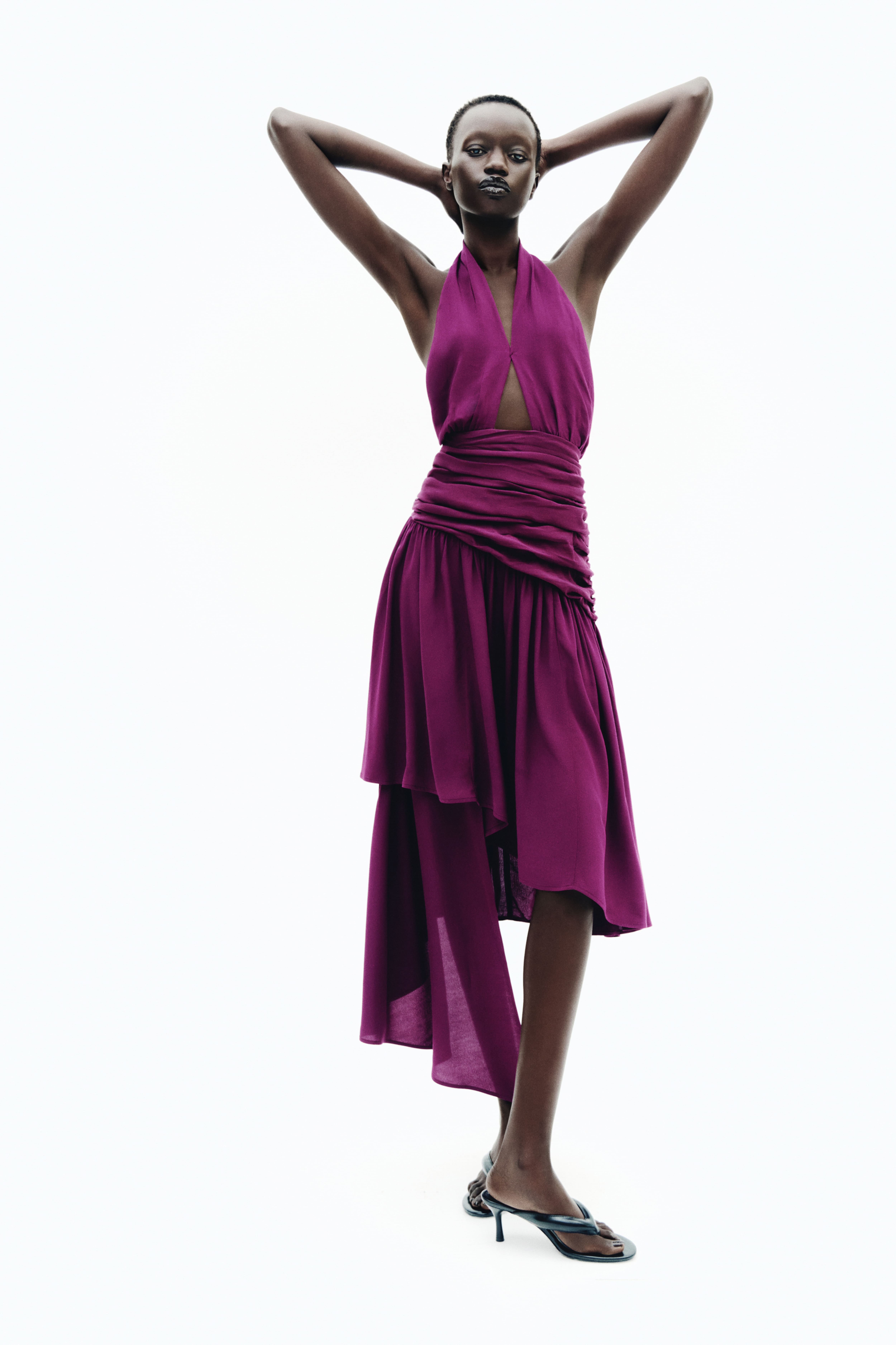 Robe asymétrique à dos nu