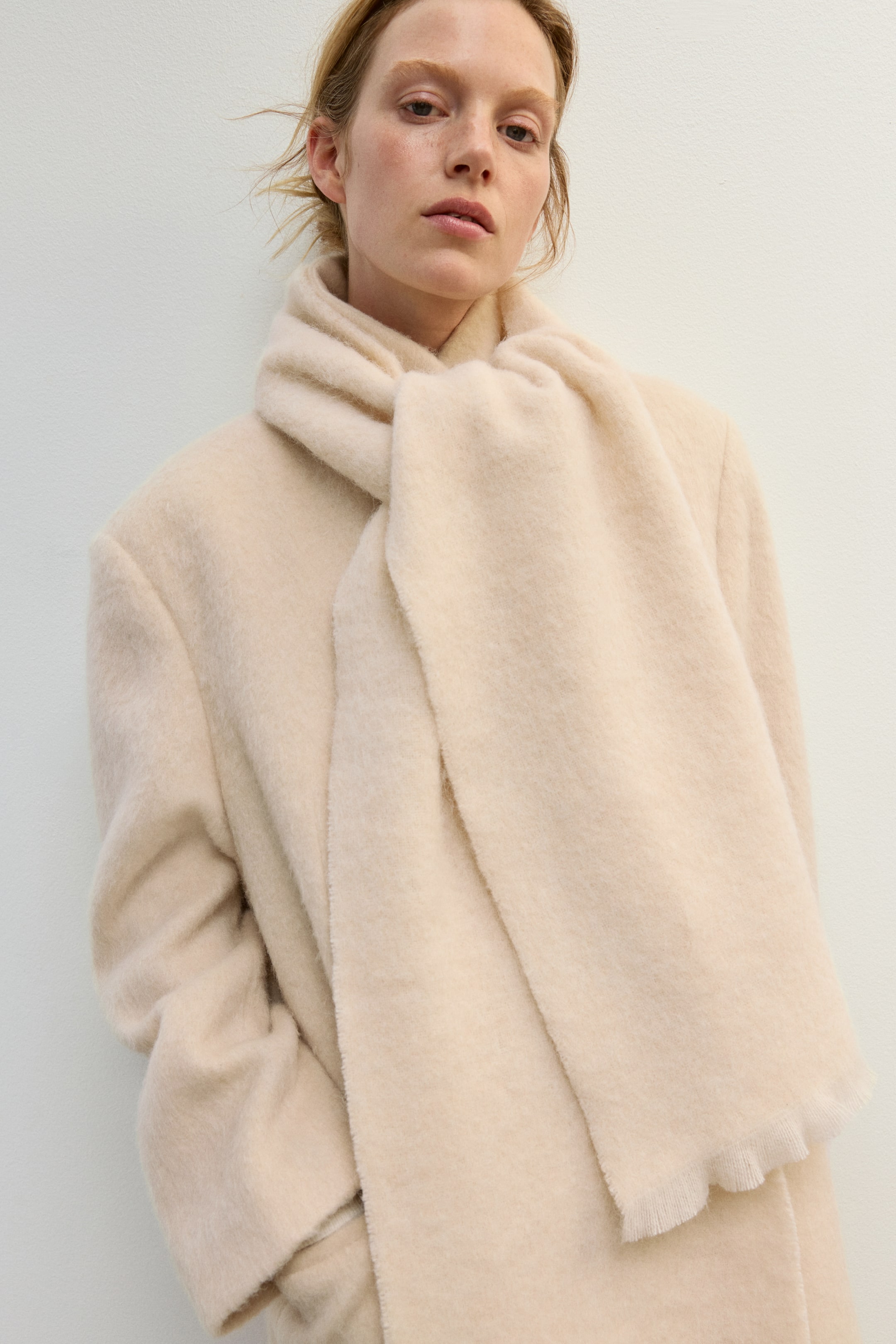 View larger image: Wide scarf - Light beige - Ladies | H&M 1