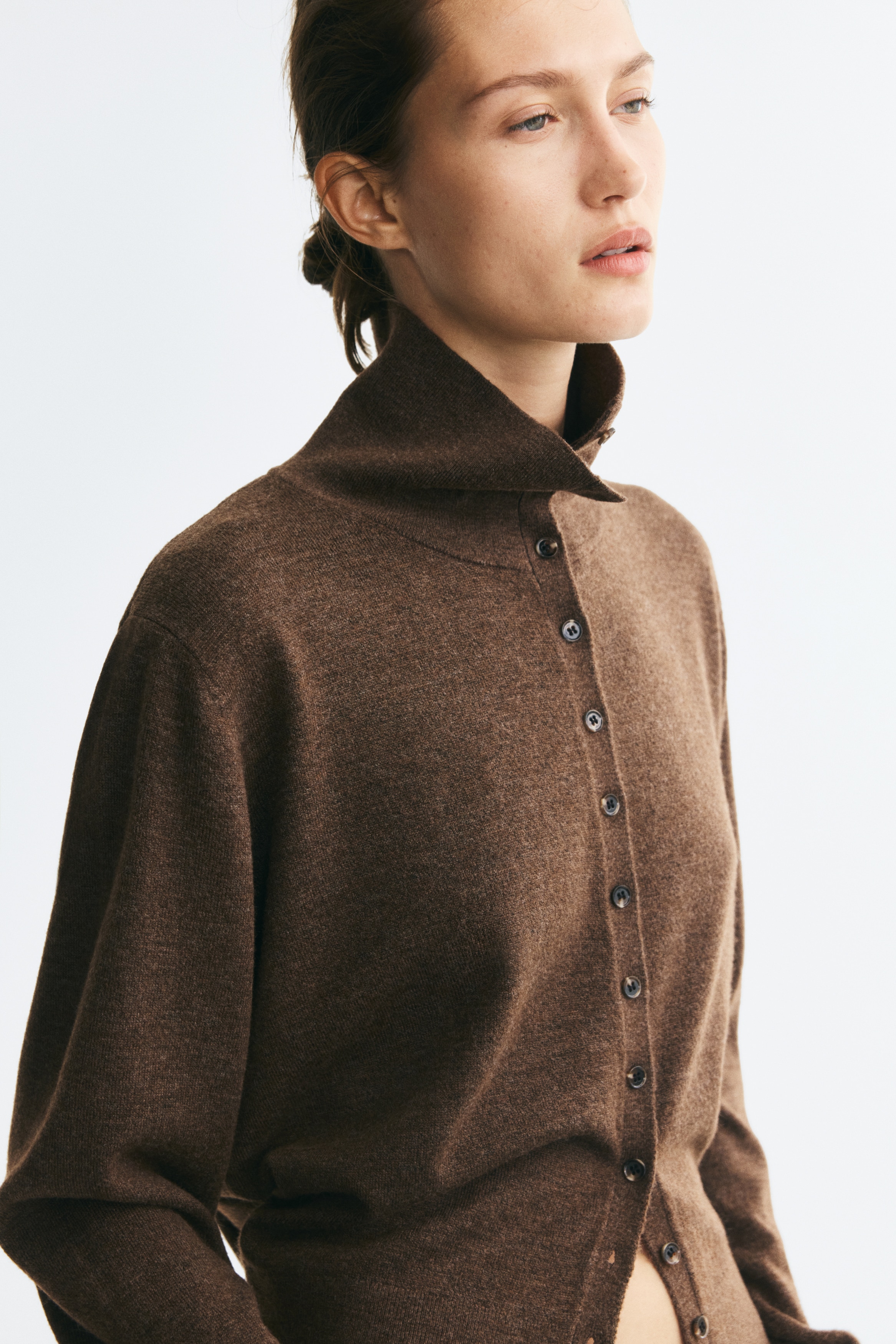 Áo cardigan cổ rùa - Màu nâu xám đậm