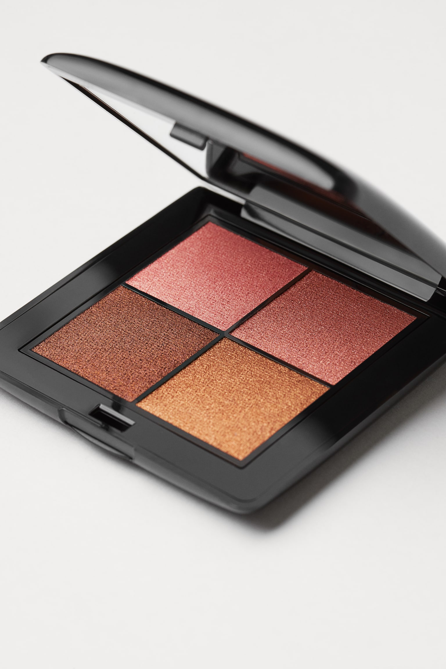 Eye shadow quad - Feeling Peach/Rock Me/Dreams come Ecru/Box of Chocs/Nice Mauves/Earthly Desires/Heart and Soul - 3