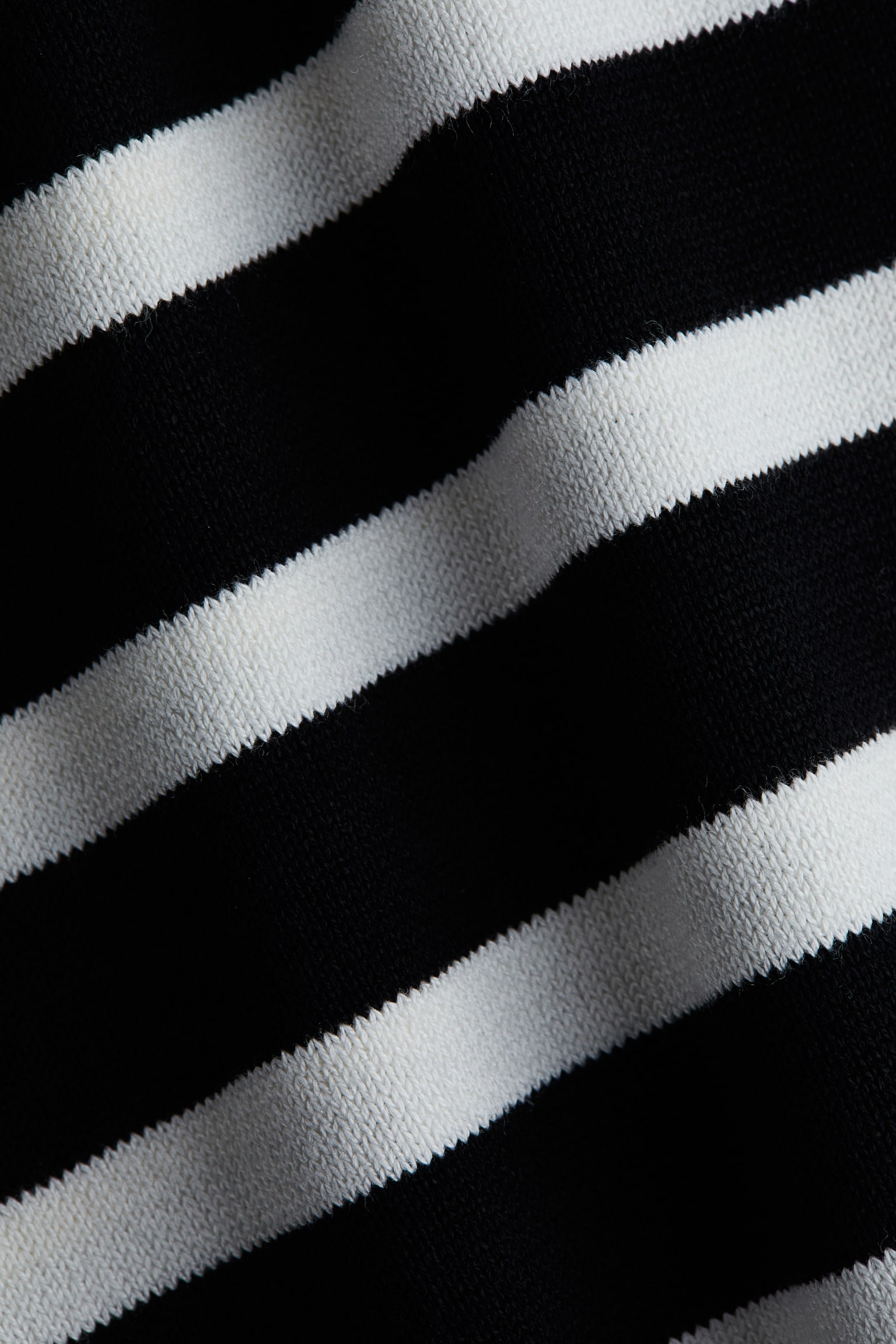 Fine-knit polo-neck top - Màu đen/Kẻ/Màu be - 4