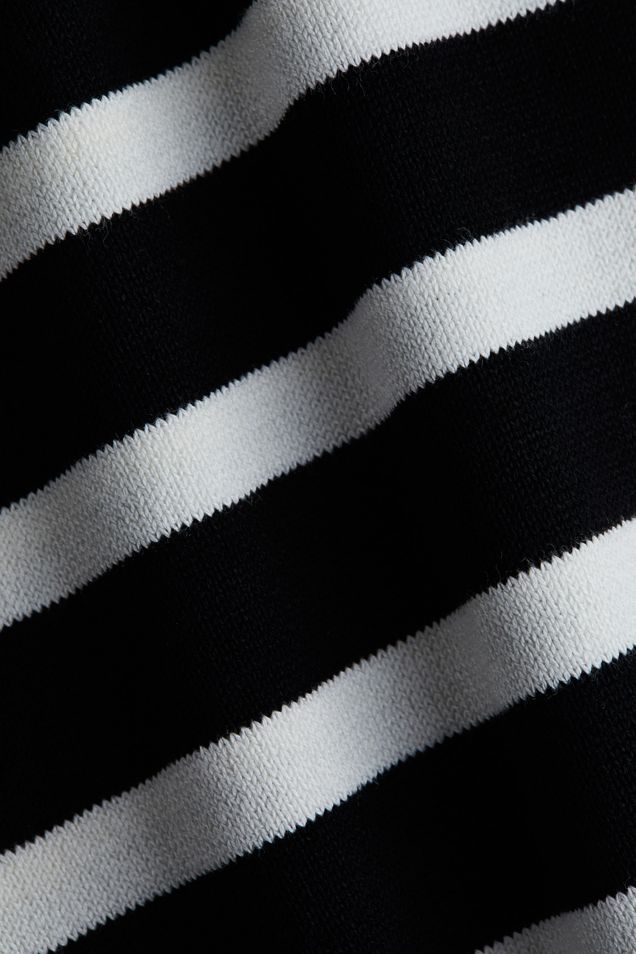 Ampliar la imagen: Fine-knit polo-neck top - Negro/Franjas | H&M MX 5