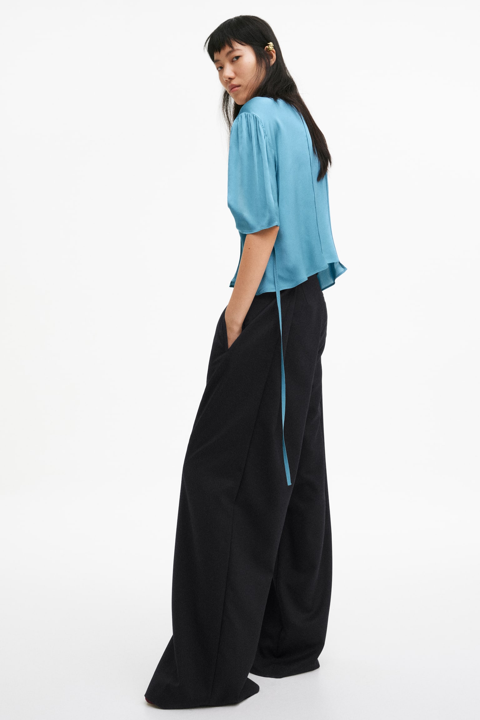 Bluse i satin med pufærmer - Turkis - 3