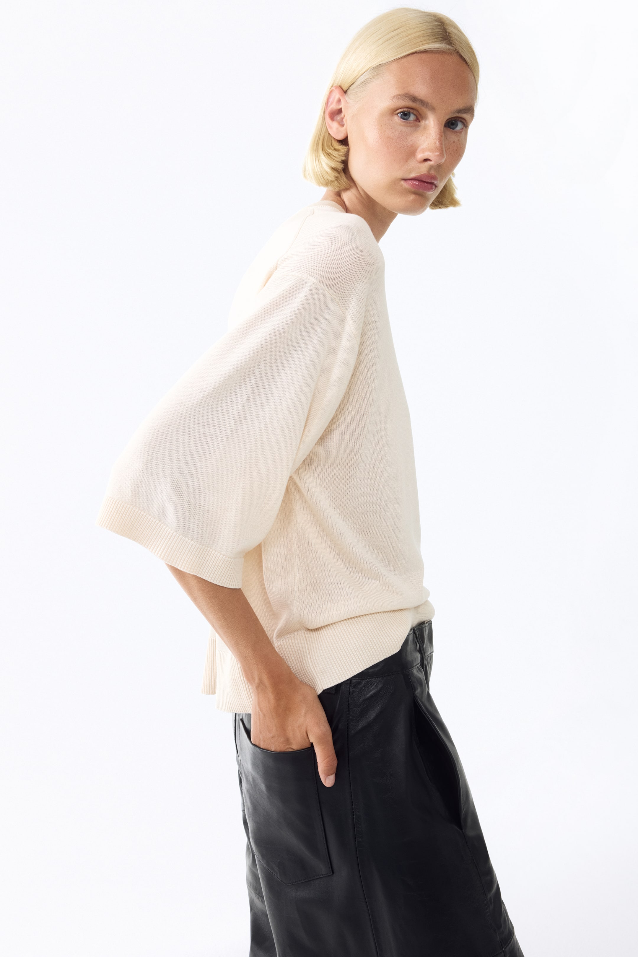 Short-Sleeved Fine-Knit Top
