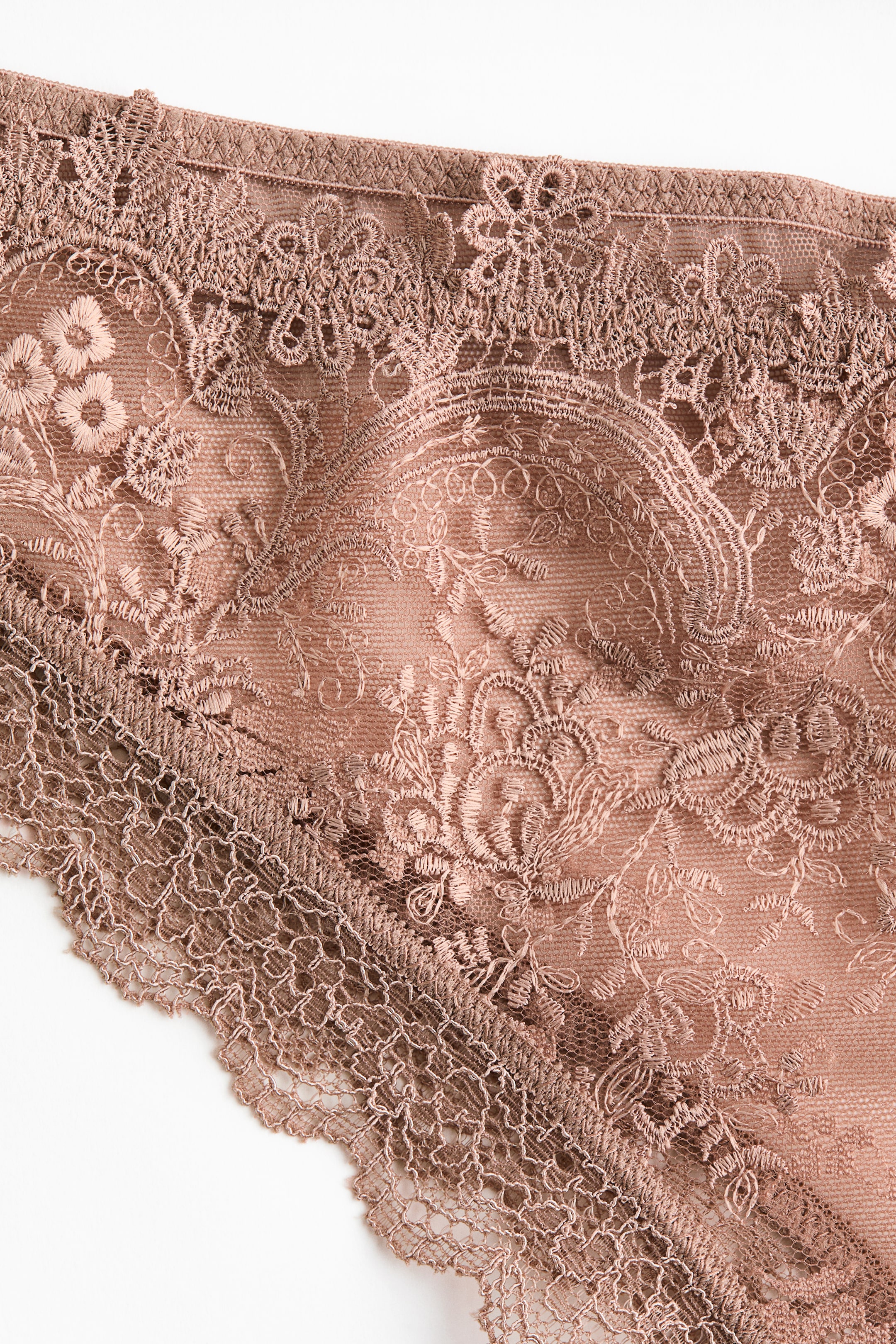 Culotte brésilienne brodée