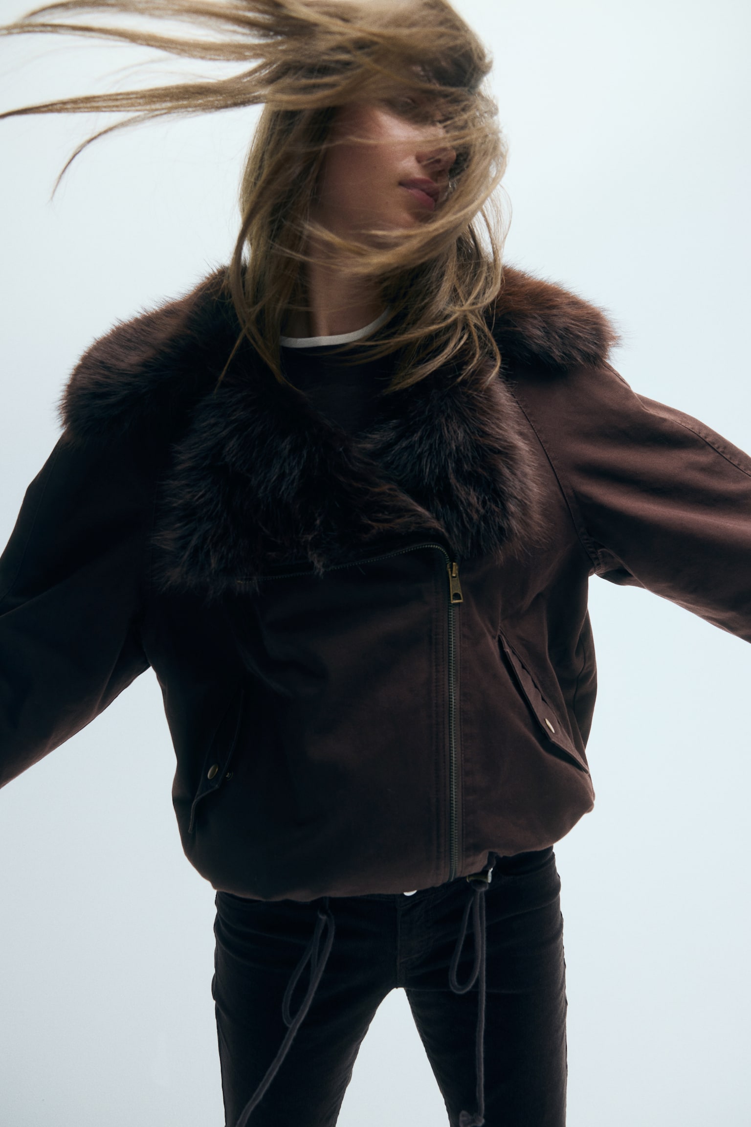 Женская куртка H&M Twill Jacket with Fluffy Collar, цвет: Тёмный коричневый — фото 4