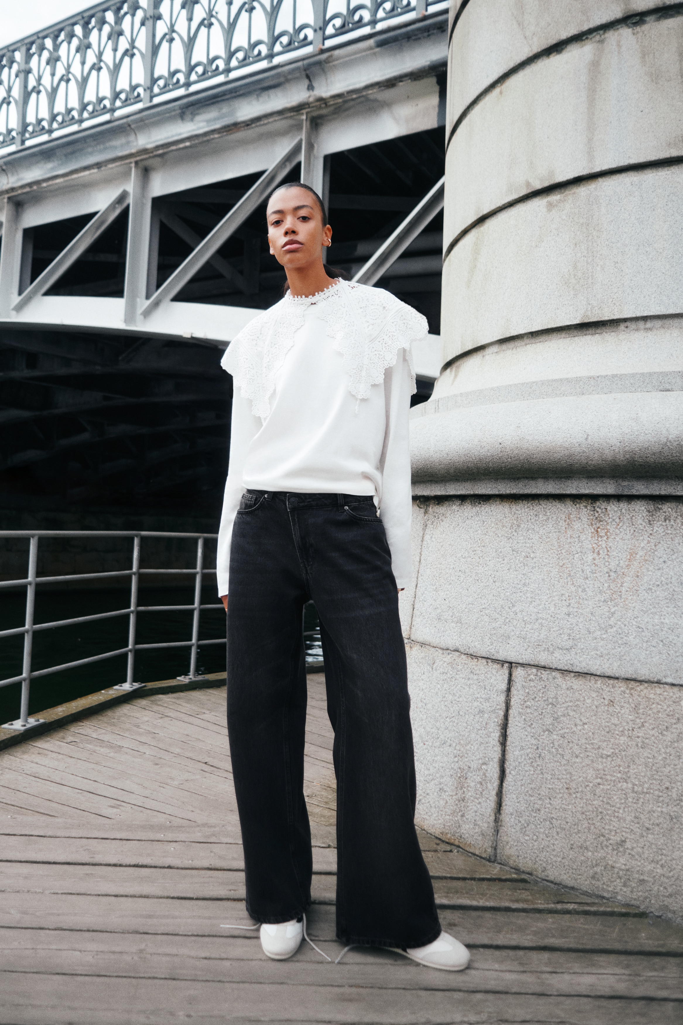 Wide-Leg Regular-Waist Jeans - thumbnail 10