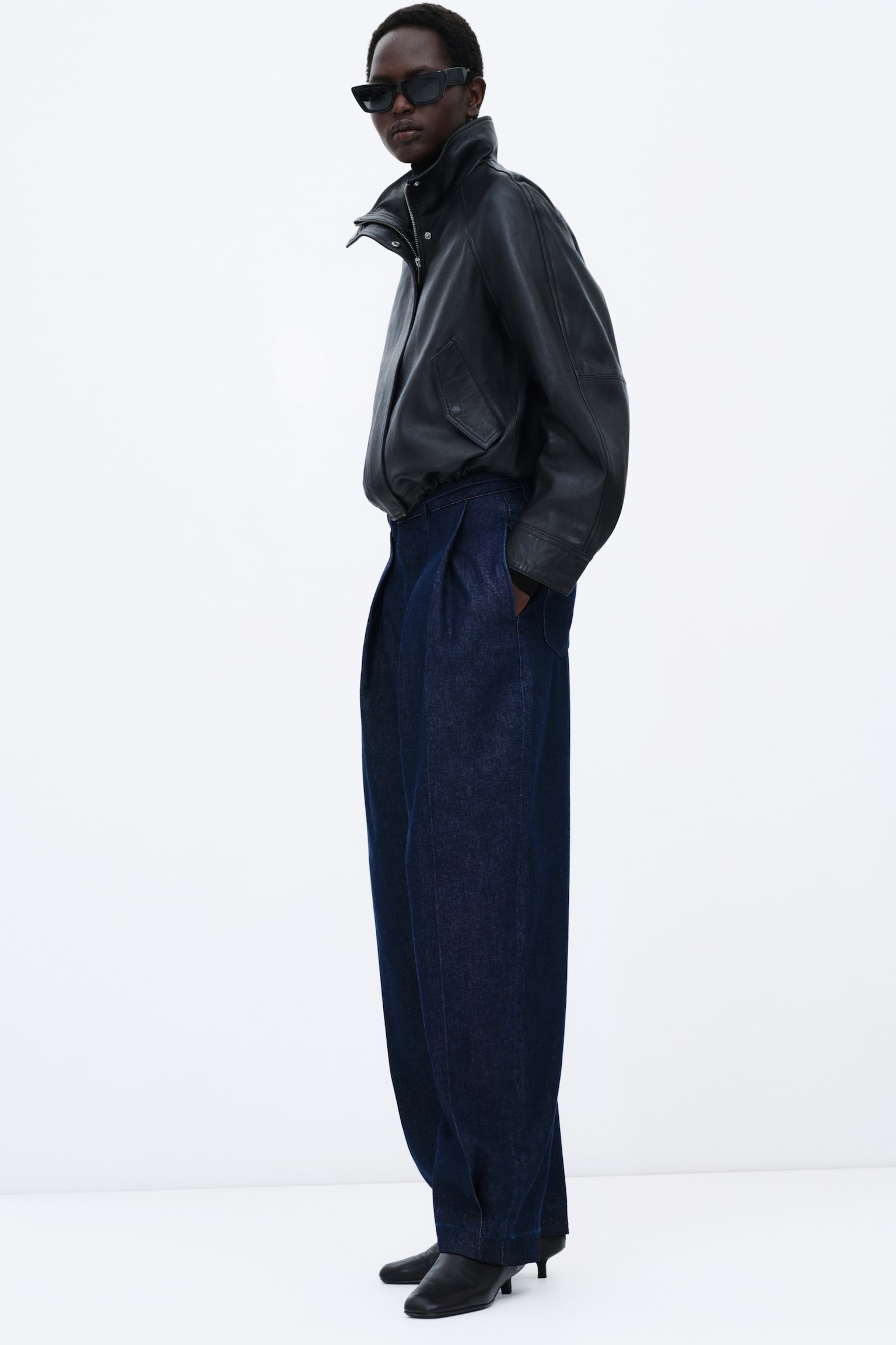 Женские джинсы H&M Barrel-Leg High-Waist, цвет: Тёмный джинсовый синий — фото 4