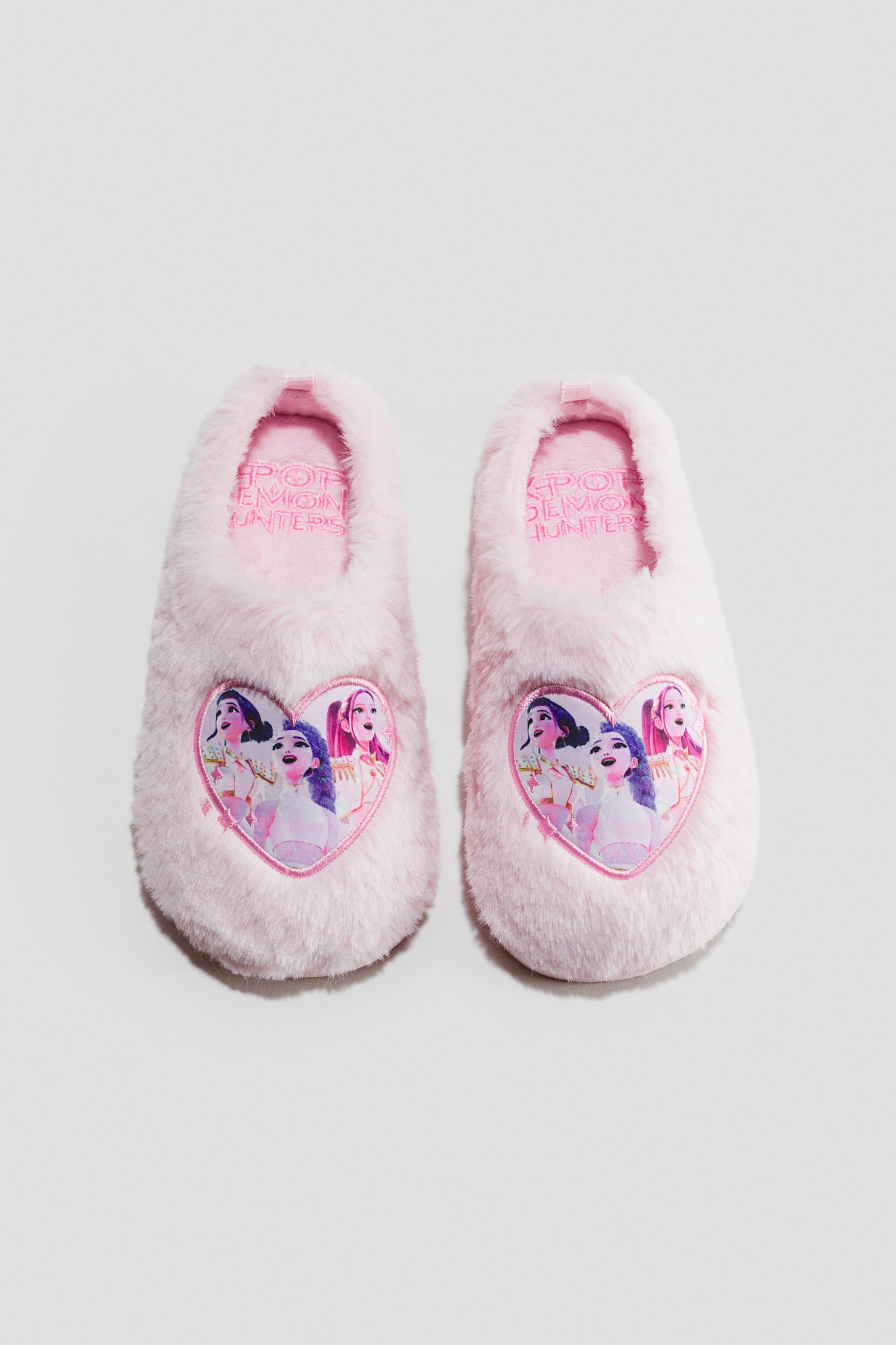 Chaussons en polar avec motif brodé - Rose clair/KPop Demon Hunters/Rose pâle/Hello Kitty/Crème/Lilo et Stitch