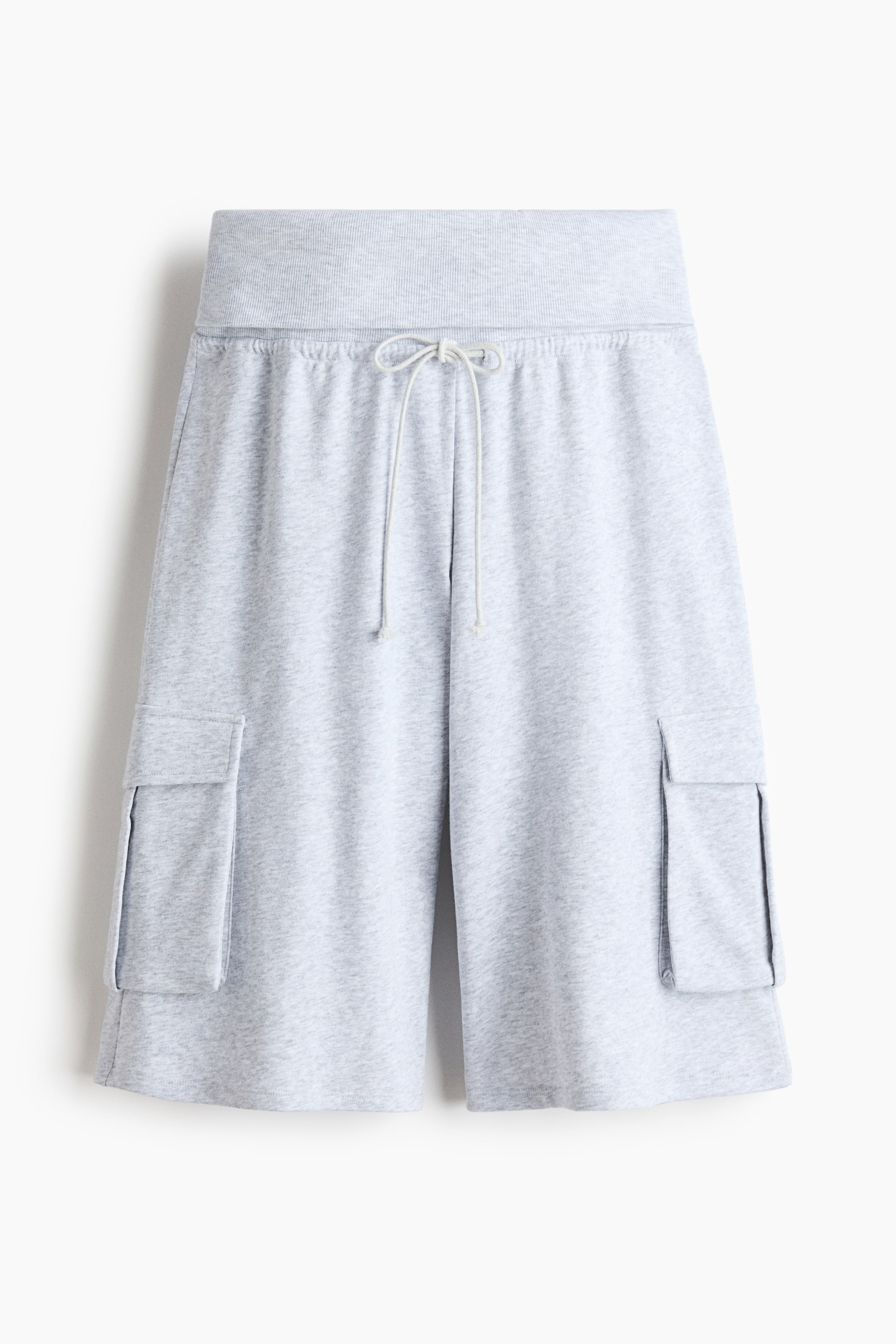 View larger image: Light gray heathered shorts na may malapad na ribbed na waistband at puting drawstring na nakatali sa bow sa gitnang harap. Dalawang malalaking cargo pockets na may flaps ang nakalagay sa panlabas na gilid ng mga binti.