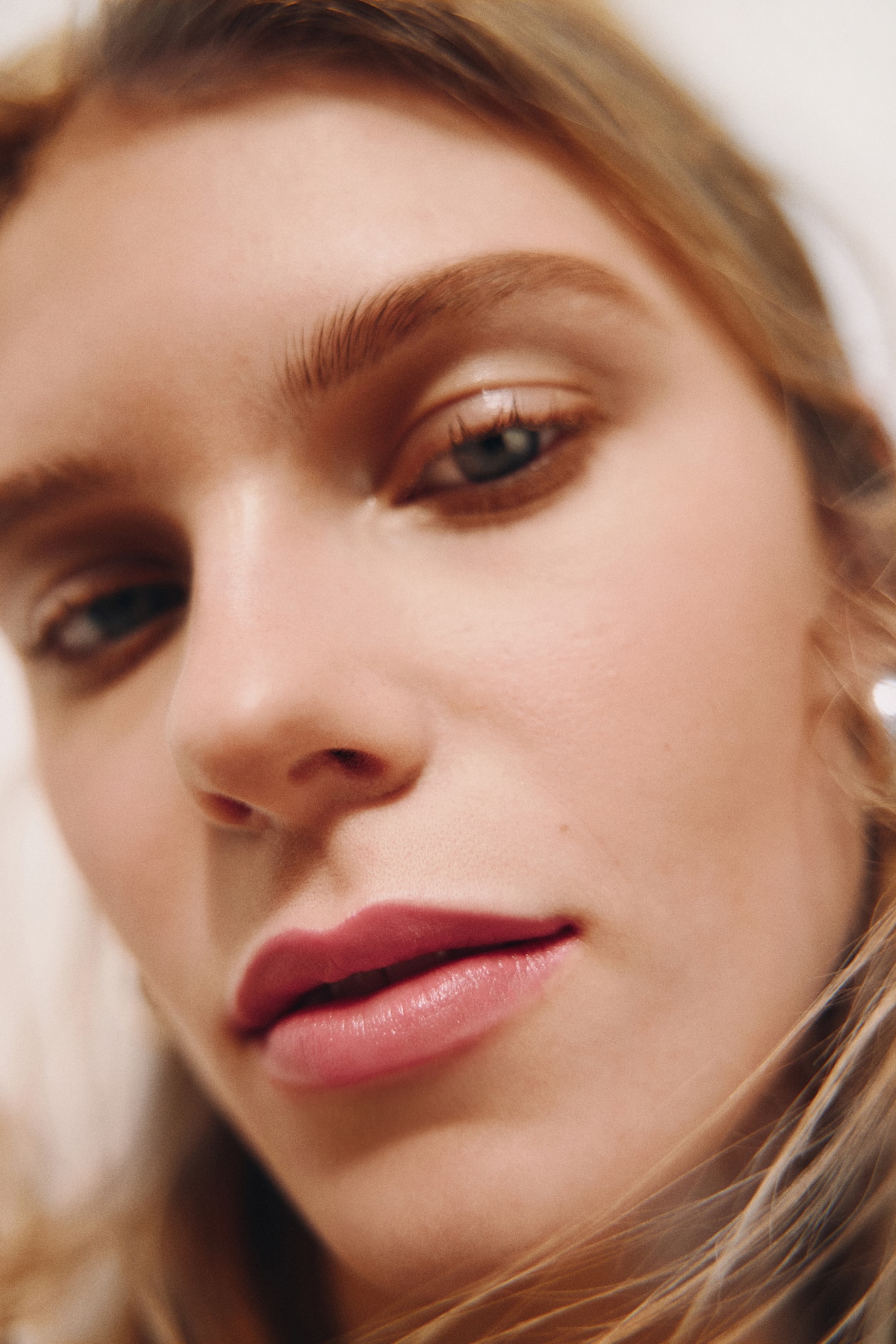 Sheer Brilliance Lipstick - image 2