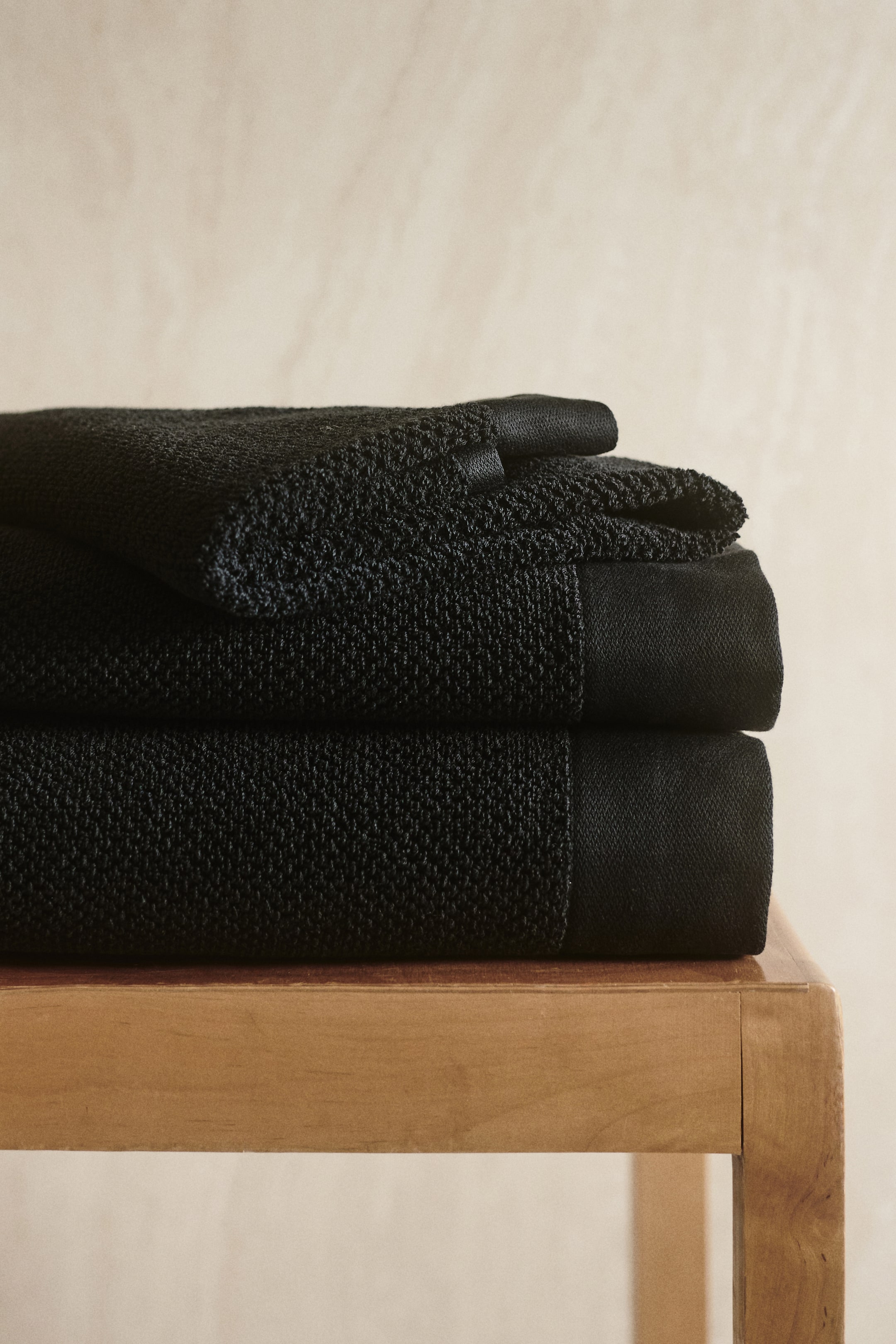 拡大画像を表示: コットンパイルハンドタオル - ブラック - Home All | H&M JP 1