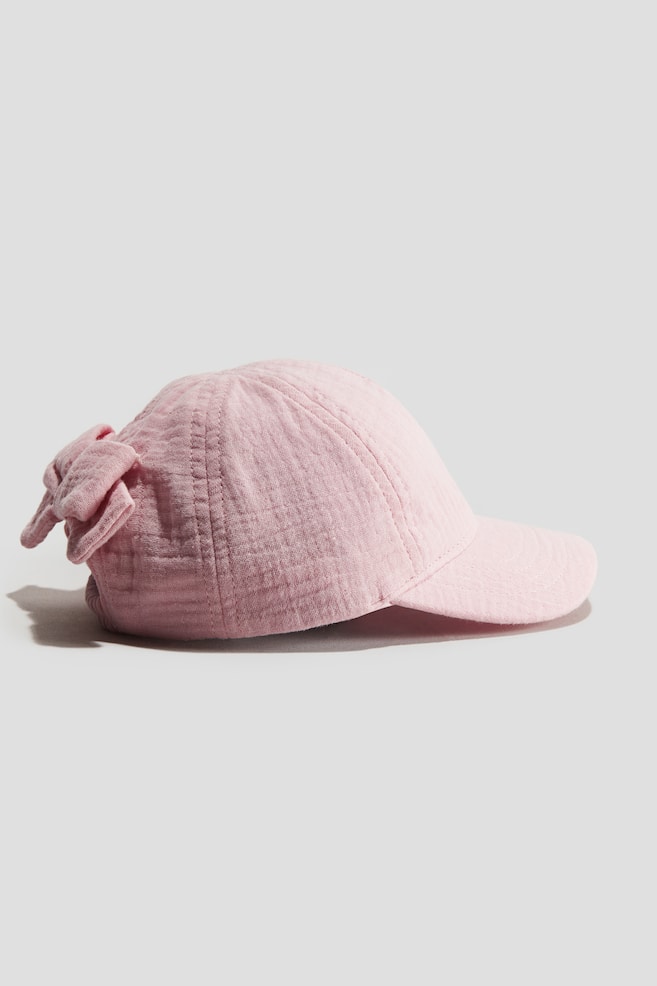 Casquette en coton avec application - Rose clair/Blanc/fleuri/Blanc/Beige/Bleu clair/fraise - 1