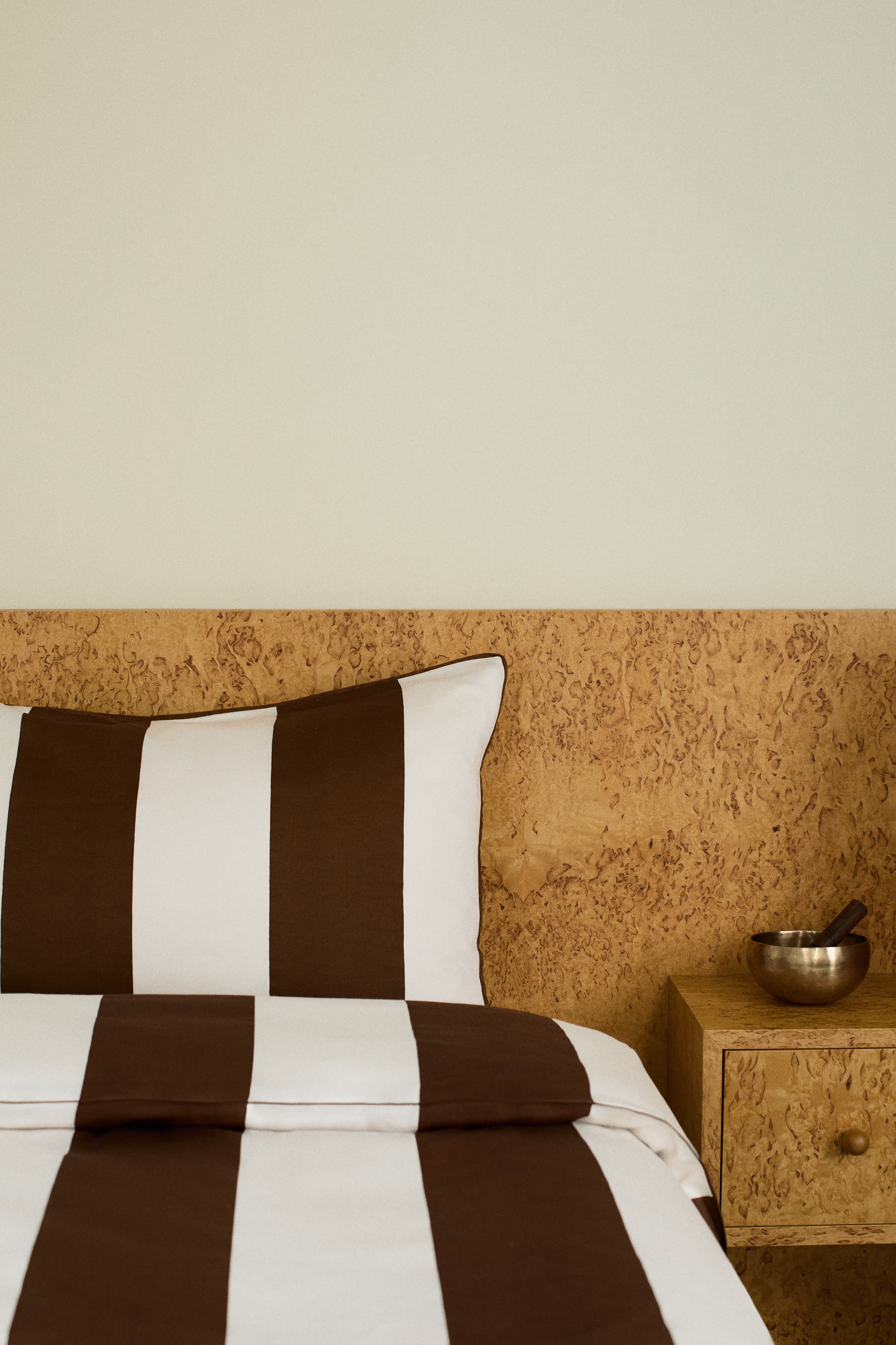 Enkelt sengesæt i bomuldssatin - Brun/Stribet