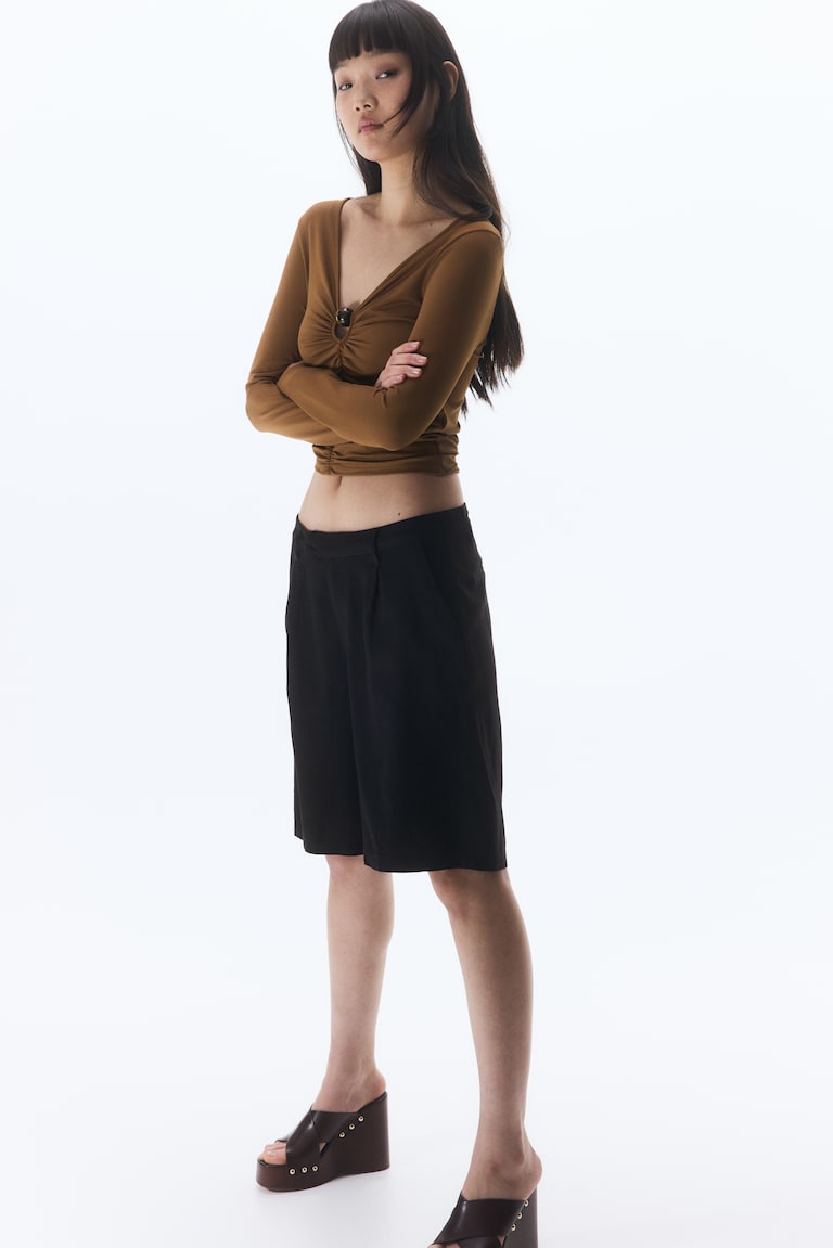 Knee-length linen-blend shorts