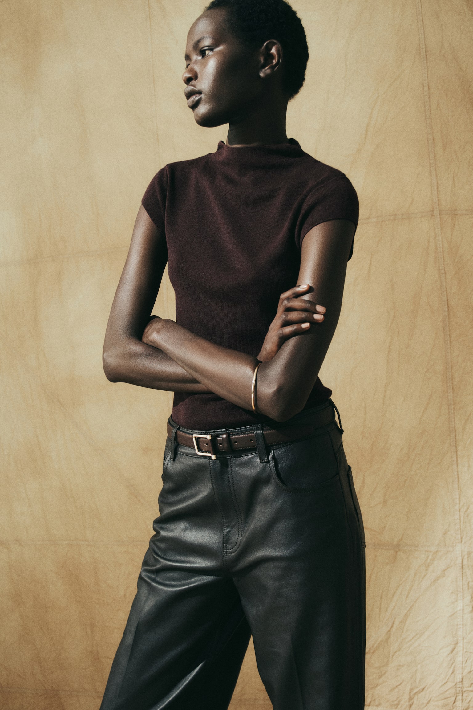 Fine-knit turtleneck top - חום כהה/בז' בהיר - 5
