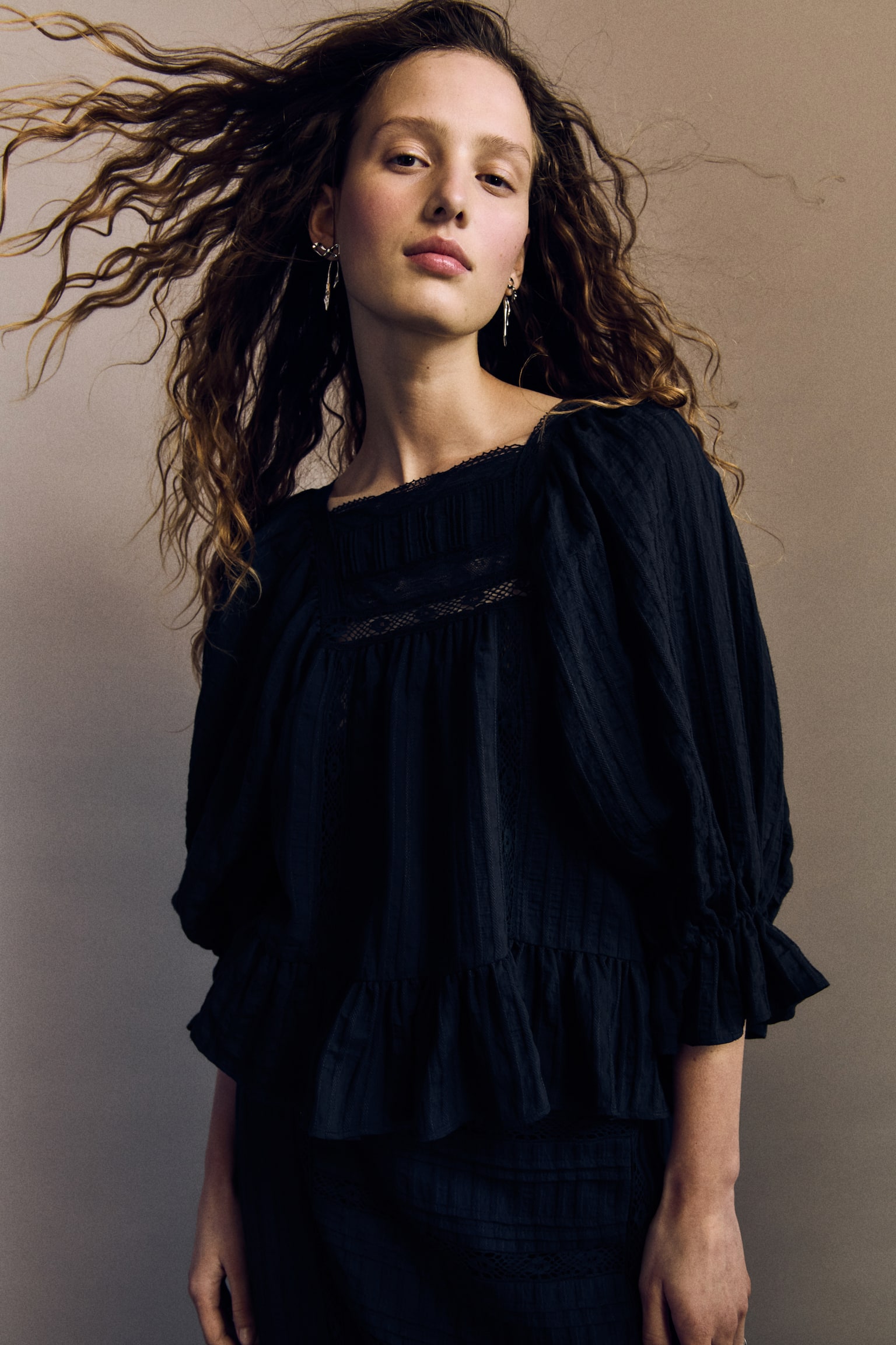Puff-sleeved blouse - Black/White - 3