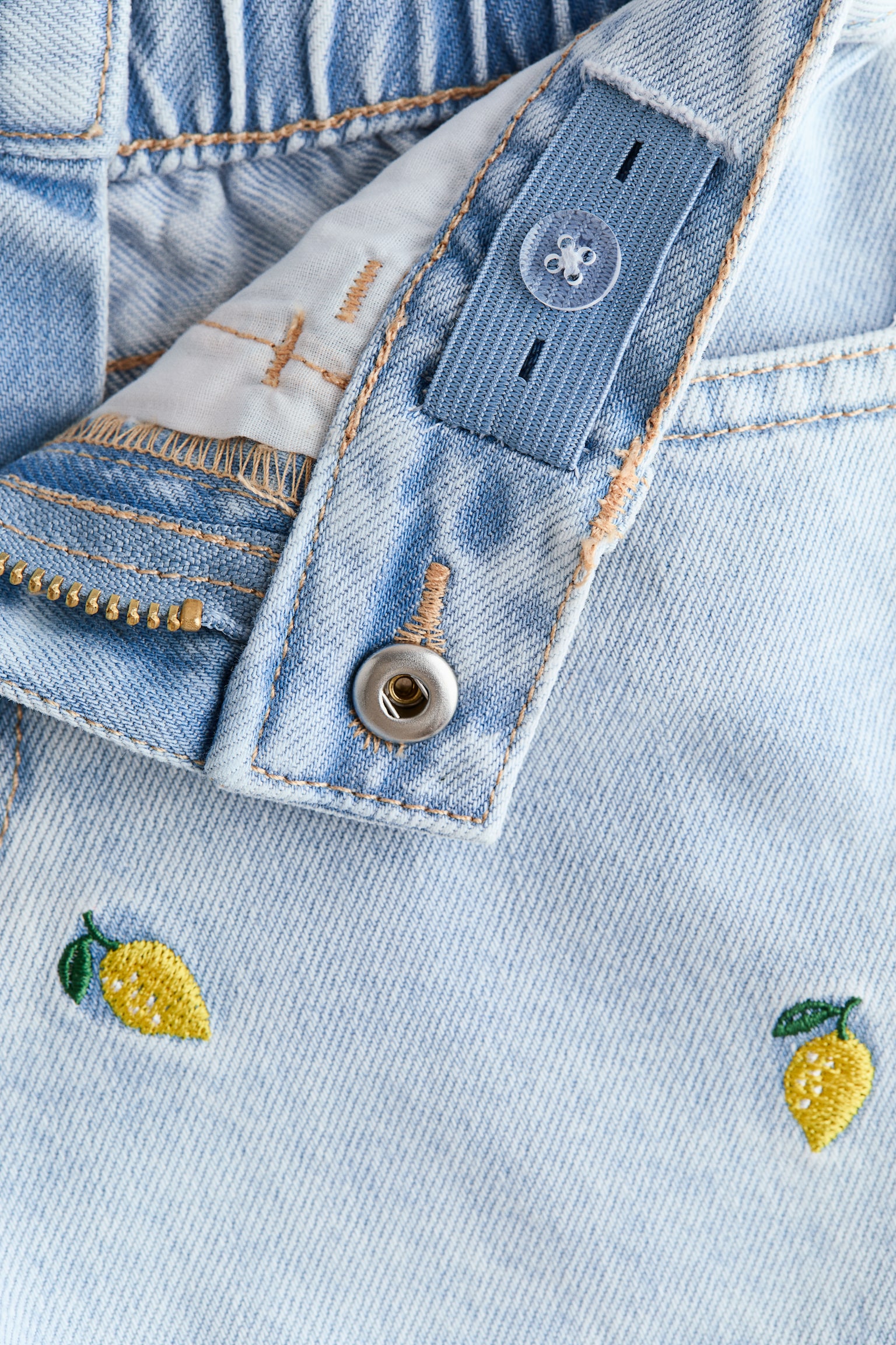 מכנסי ג'ינס קצרים - כחול ג'ינס בהיר/לימונים - 3