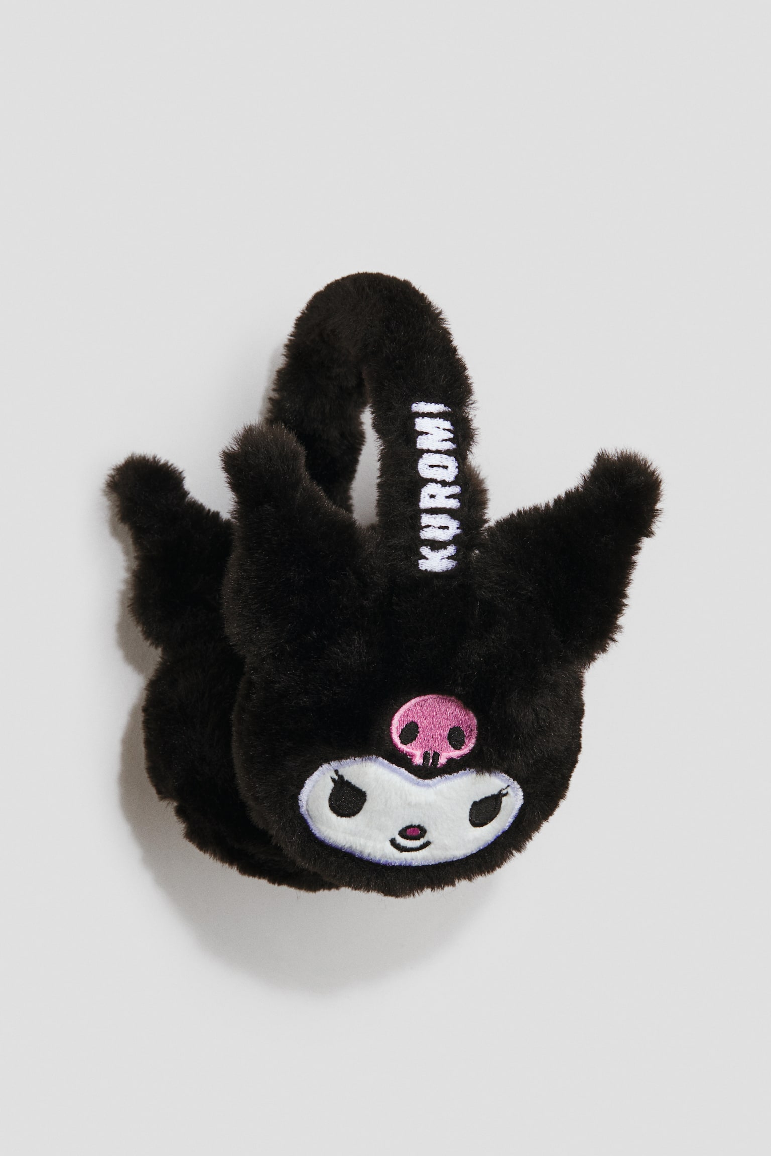 Appliquéd fluffy earmuffs - Black/Kuromi - 2