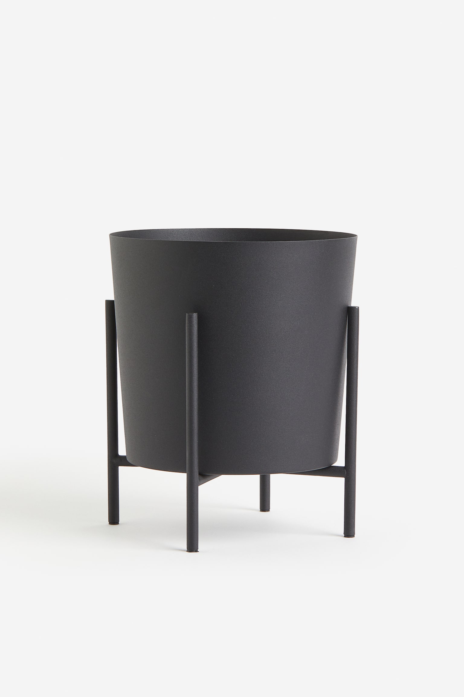 Large plant pot on a stand - Black - 1