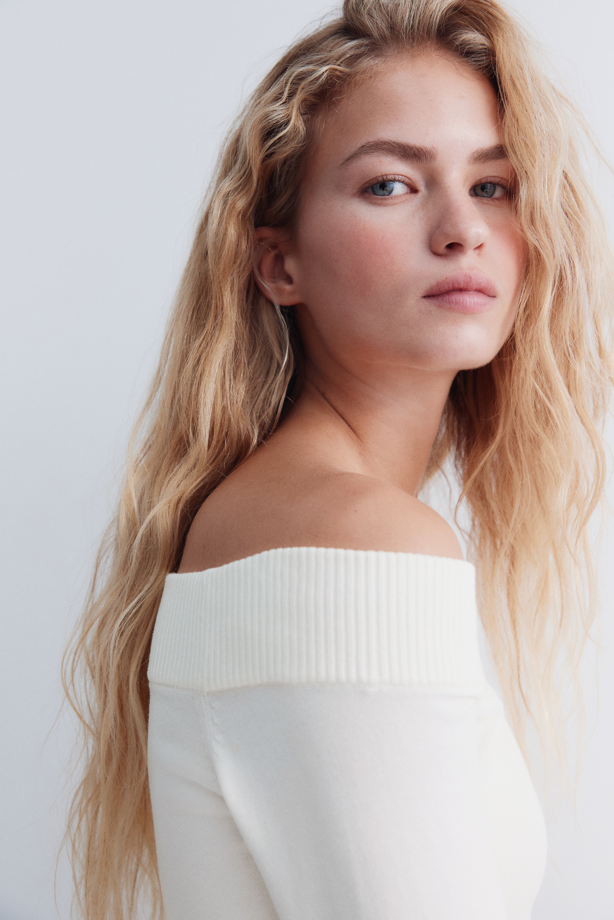 Off-the-shoulder top
