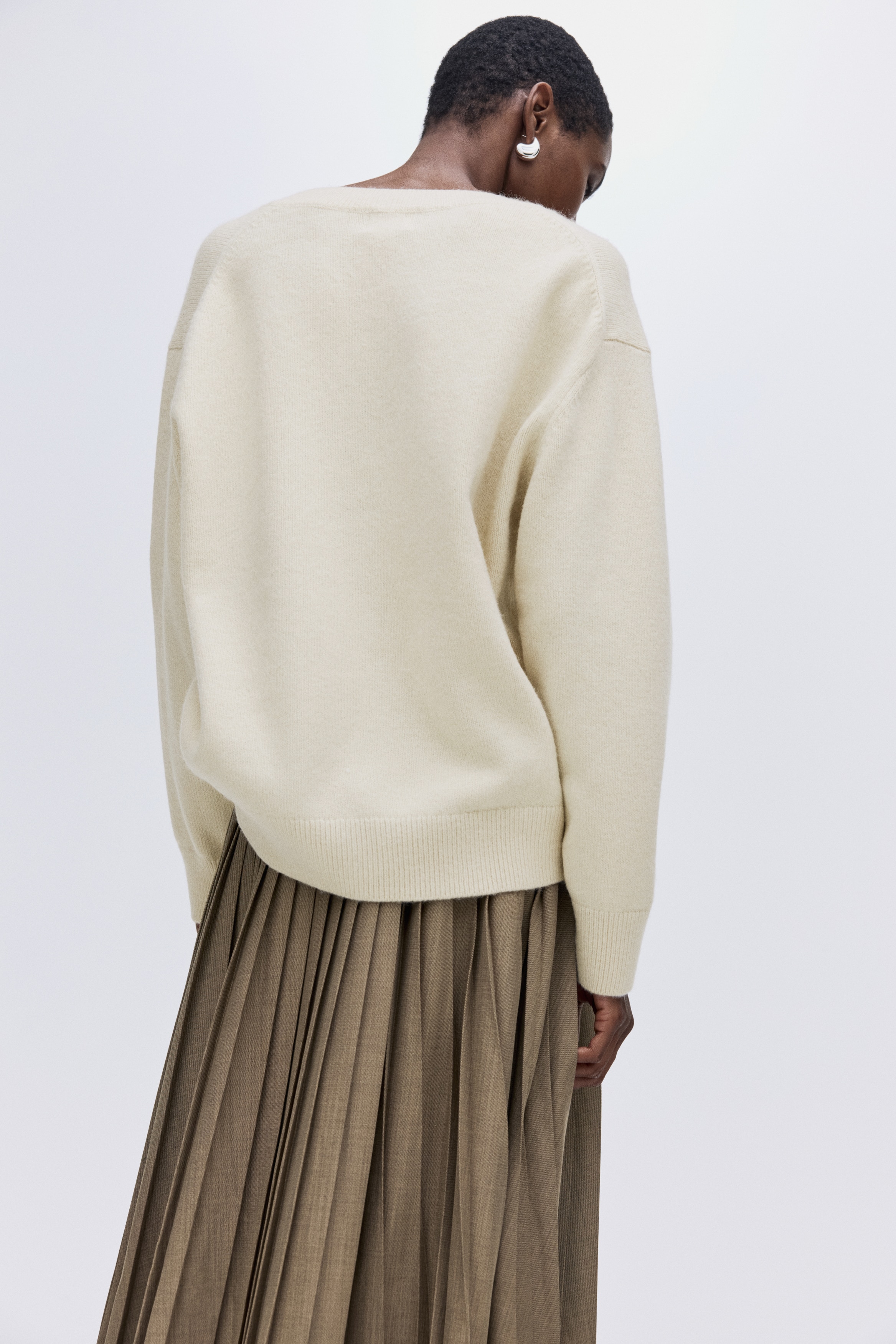 Oversized V-neck jumper