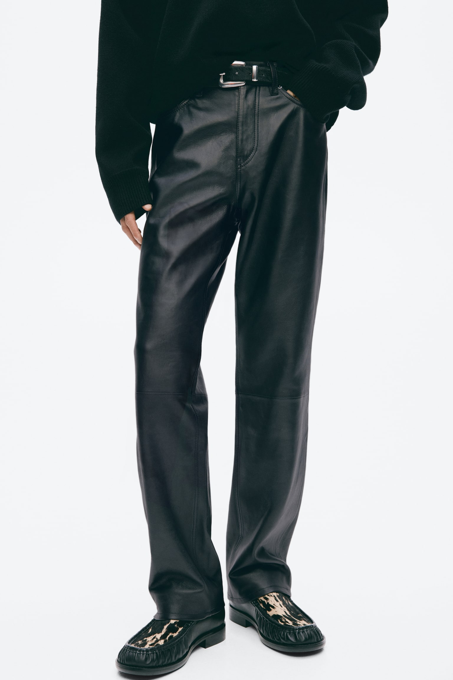Мужские брюки H&M Regular Fit Leather trousers, цвет: Чёрный — фото 3