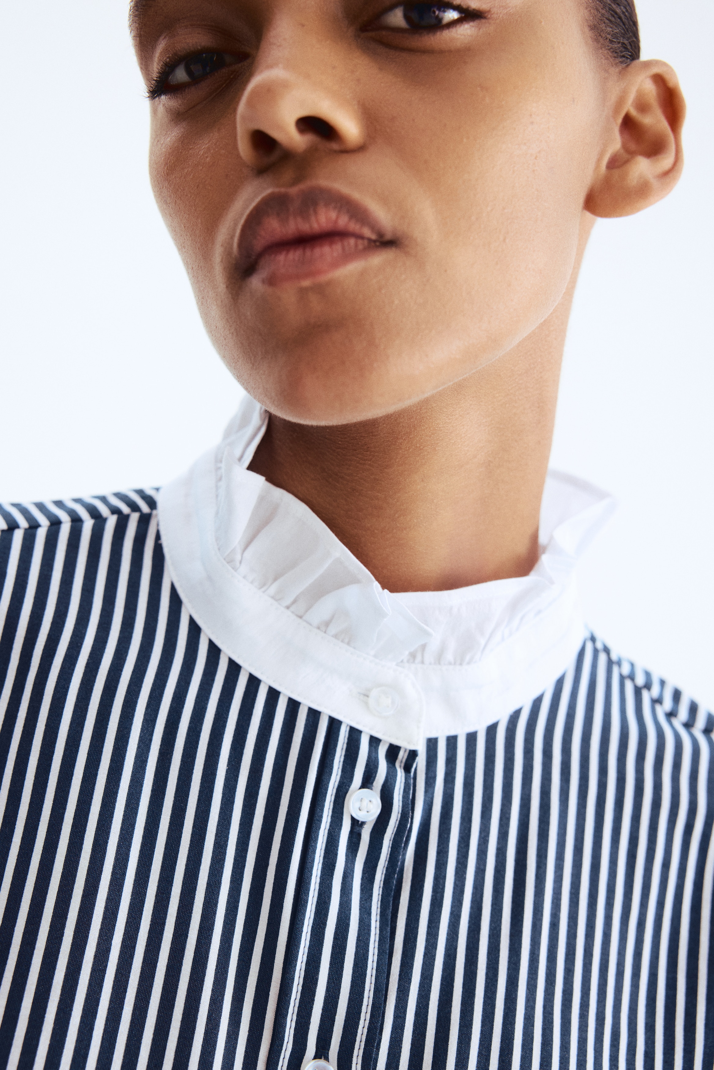 【美品】JNHearts Frill Stripe blouse Navy Daphne Navy Sparkle Striped Long Sleeve Top with Frill Neck