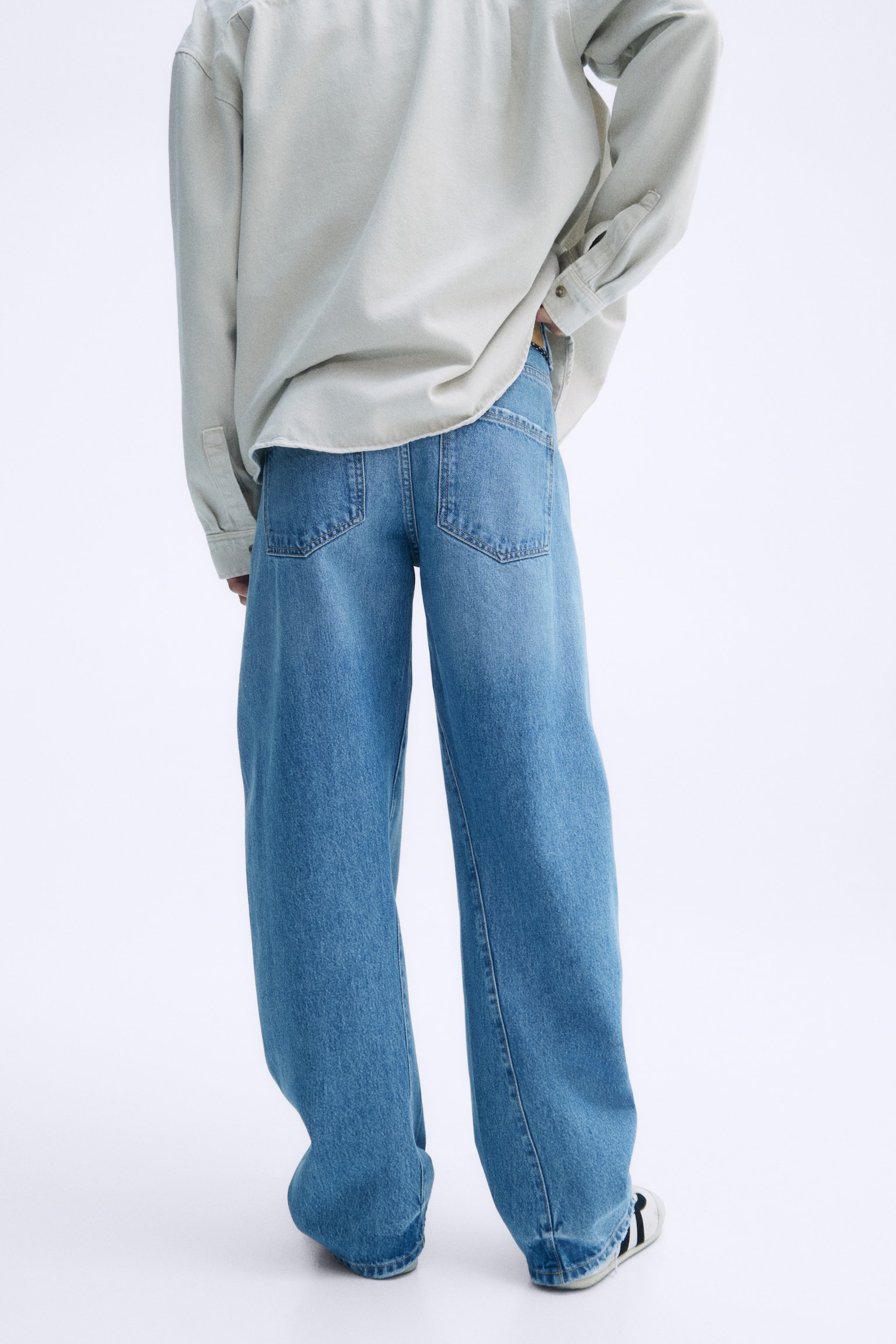 Женские джинсы H&M Barrel-Leg Regular-Waist, цвет: Светлый джинсовый синий — фото 5
