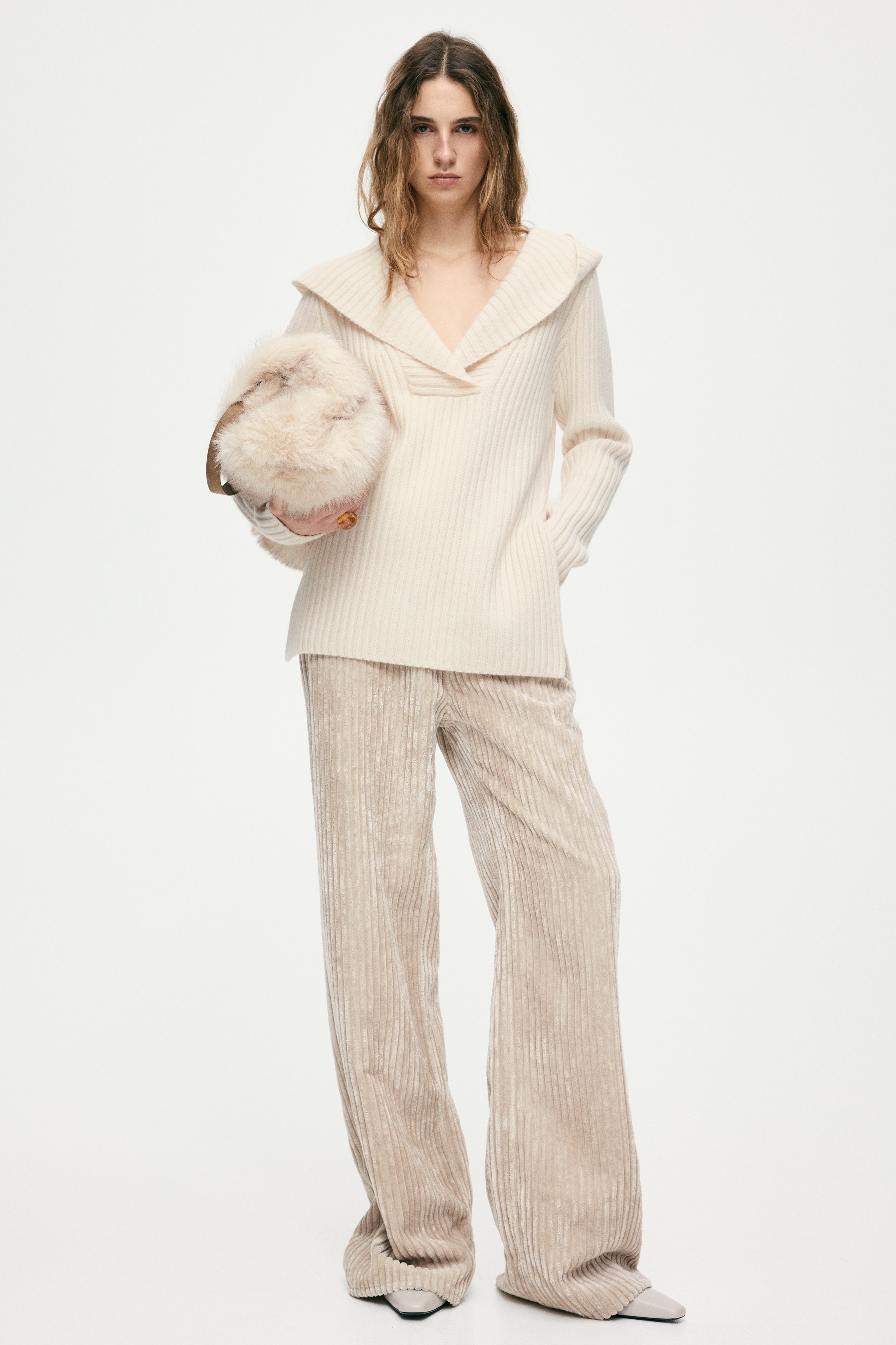 Pullover in lana con cappuccio - Crema