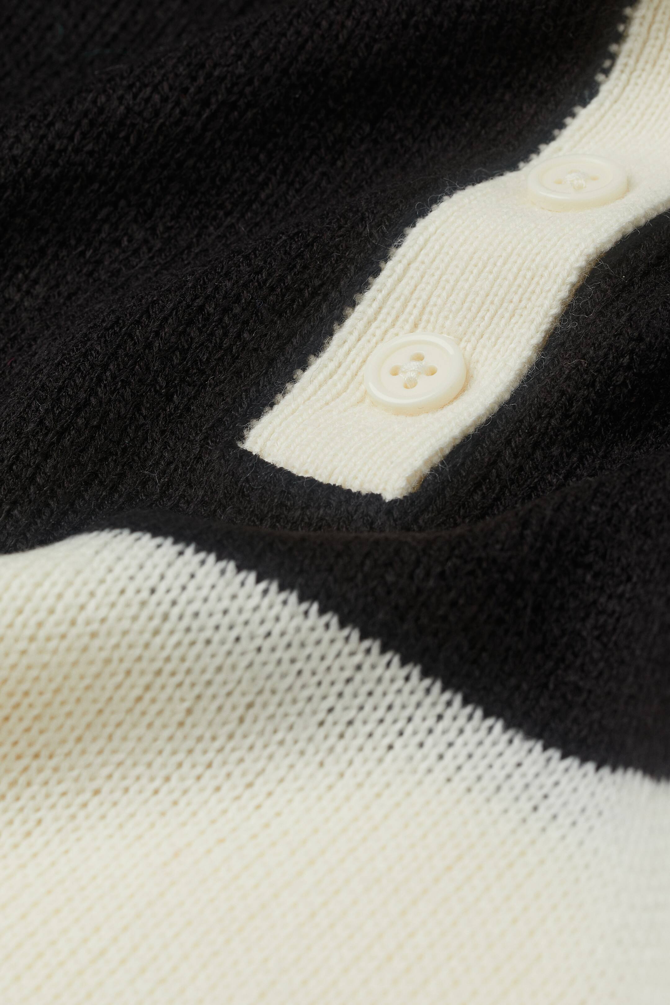 Vis større bilde: Genser med krage - Cream/Sort - DAME | H&M NO 2