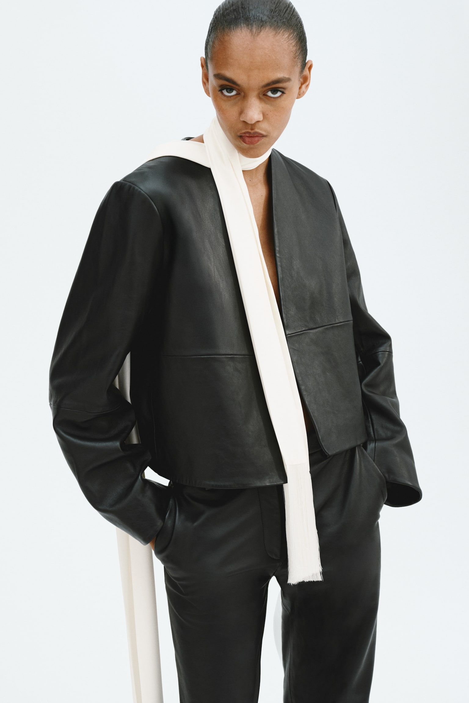 צעיף עם פרנזים - קרם - 1