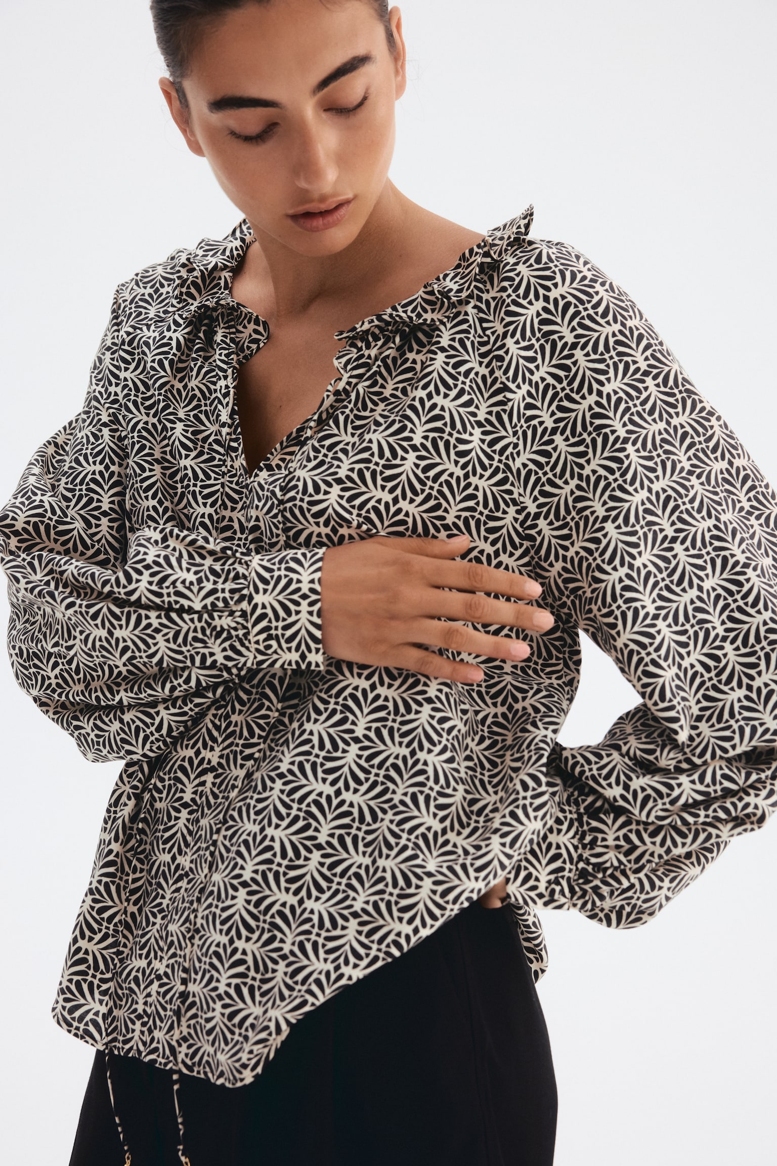 Frill-collar blouse - Cream/Dark grey patterned/Bright red/Black/Floral/Dark red/Patterned/White - 3