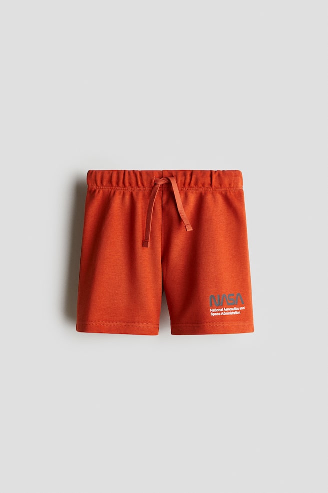Sweatshorts mit Print - Dunkelorange/NASA/Weiß/Autos - 1