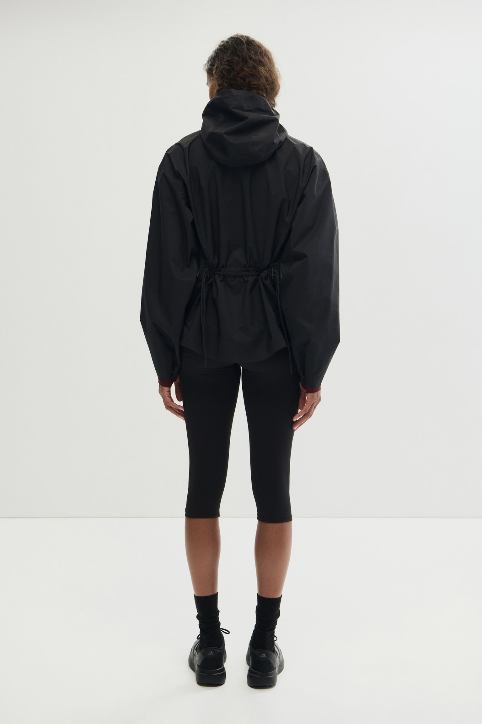 Женская куртка H&M Move Regular-Fit Rain Jacket with StormMove™, цвет: Чёрный — фото 4