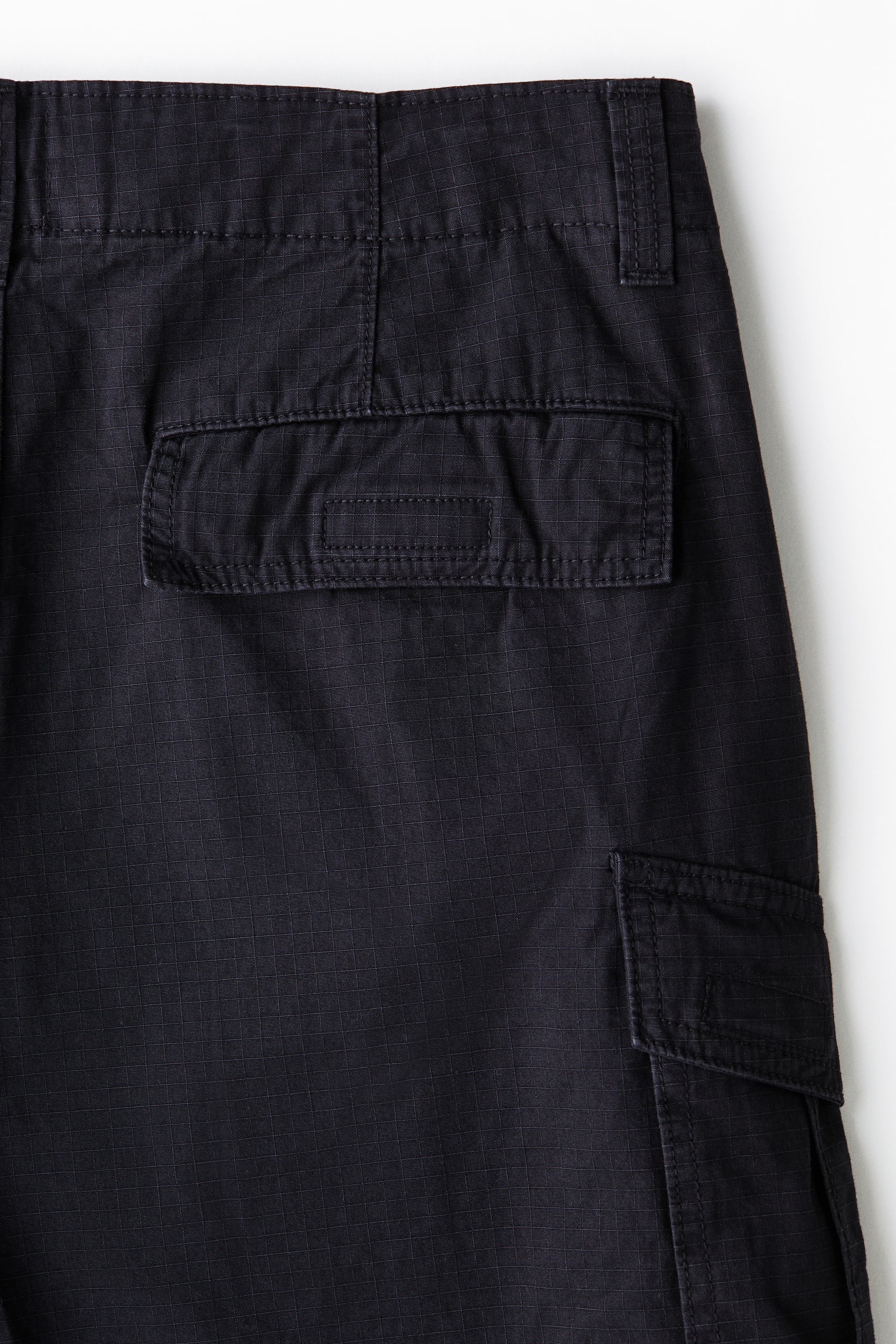 Loose-Fit Cotton Cargo Shorts