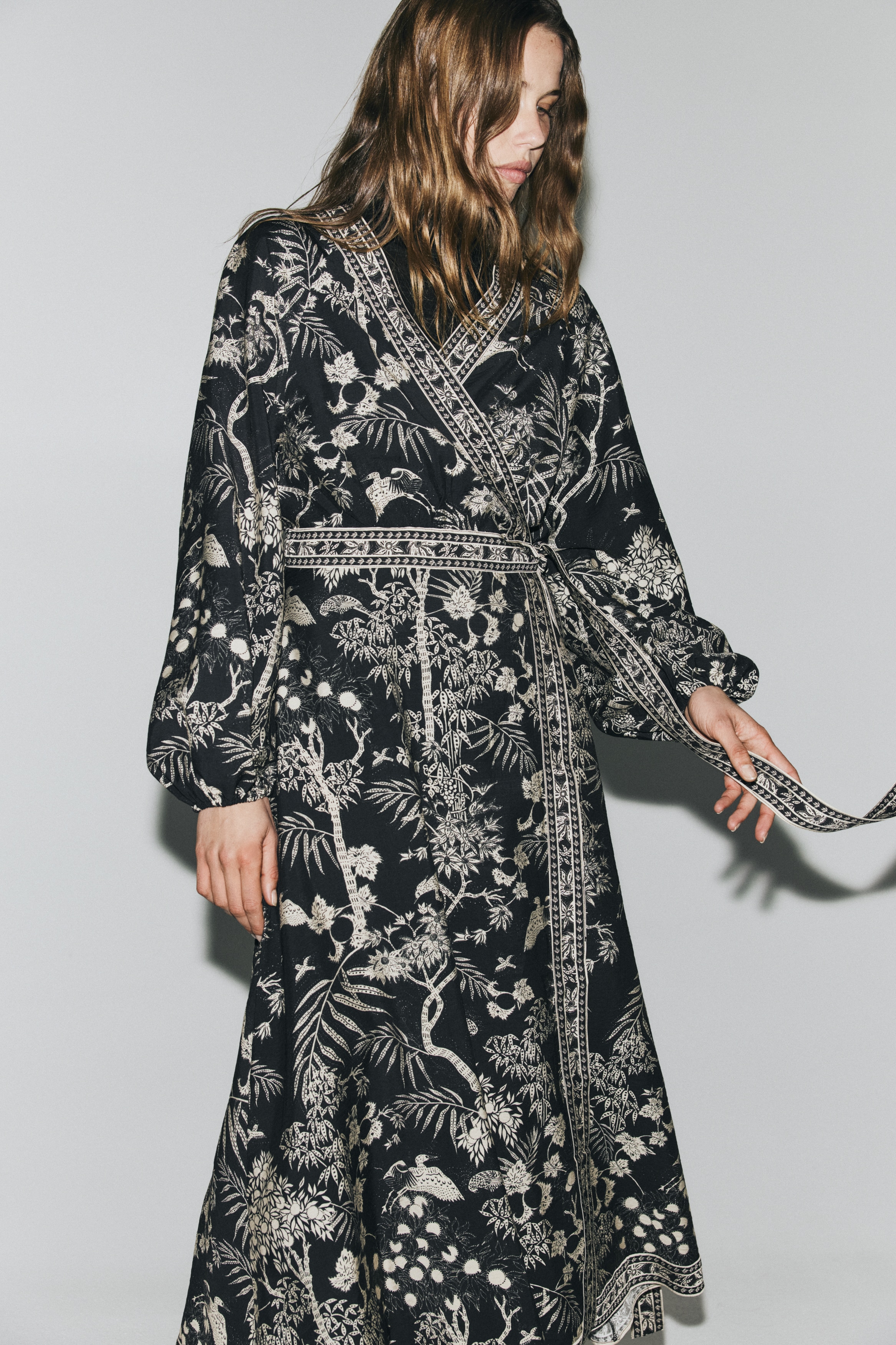 Long-Sleeved Wrap Dress - Black/patterned