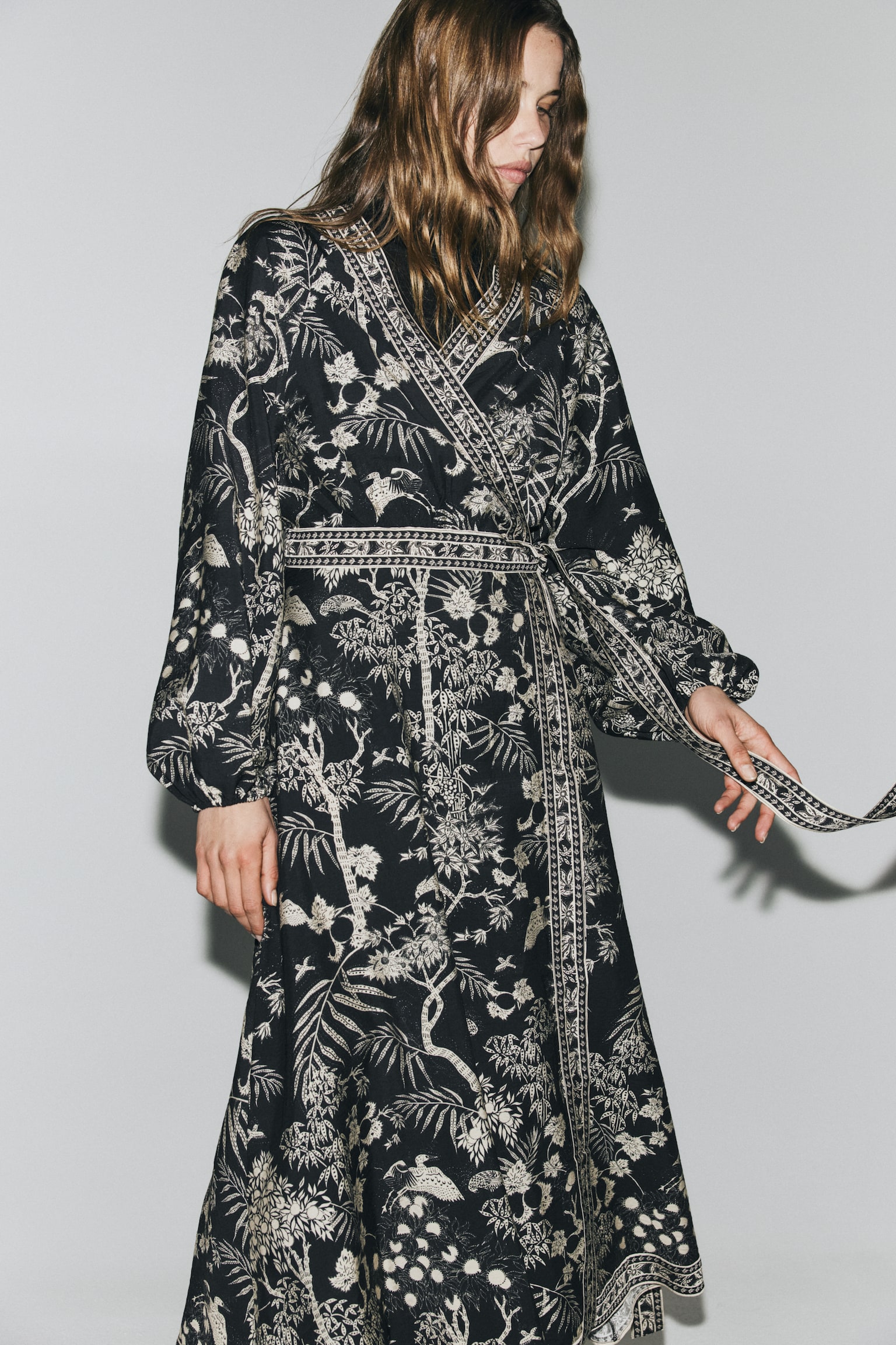 Long-sleeved wrap dress - Black/Patterned - 4