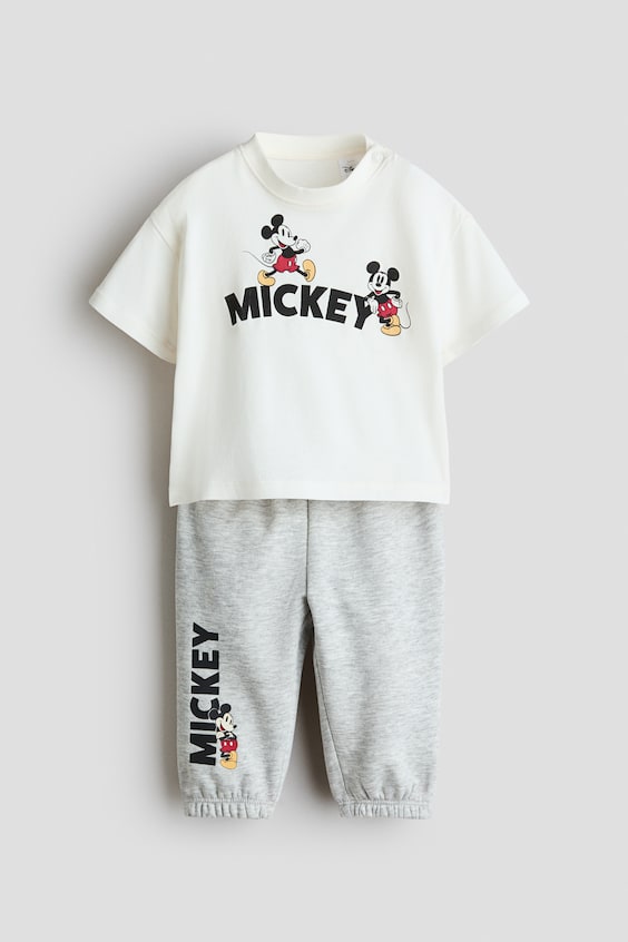 Детские джинсы H&M 2-Piece T-Shirt and Joggers Set