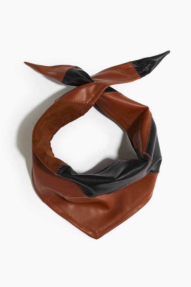 Coated triangle scarf - Brown/Black - 1