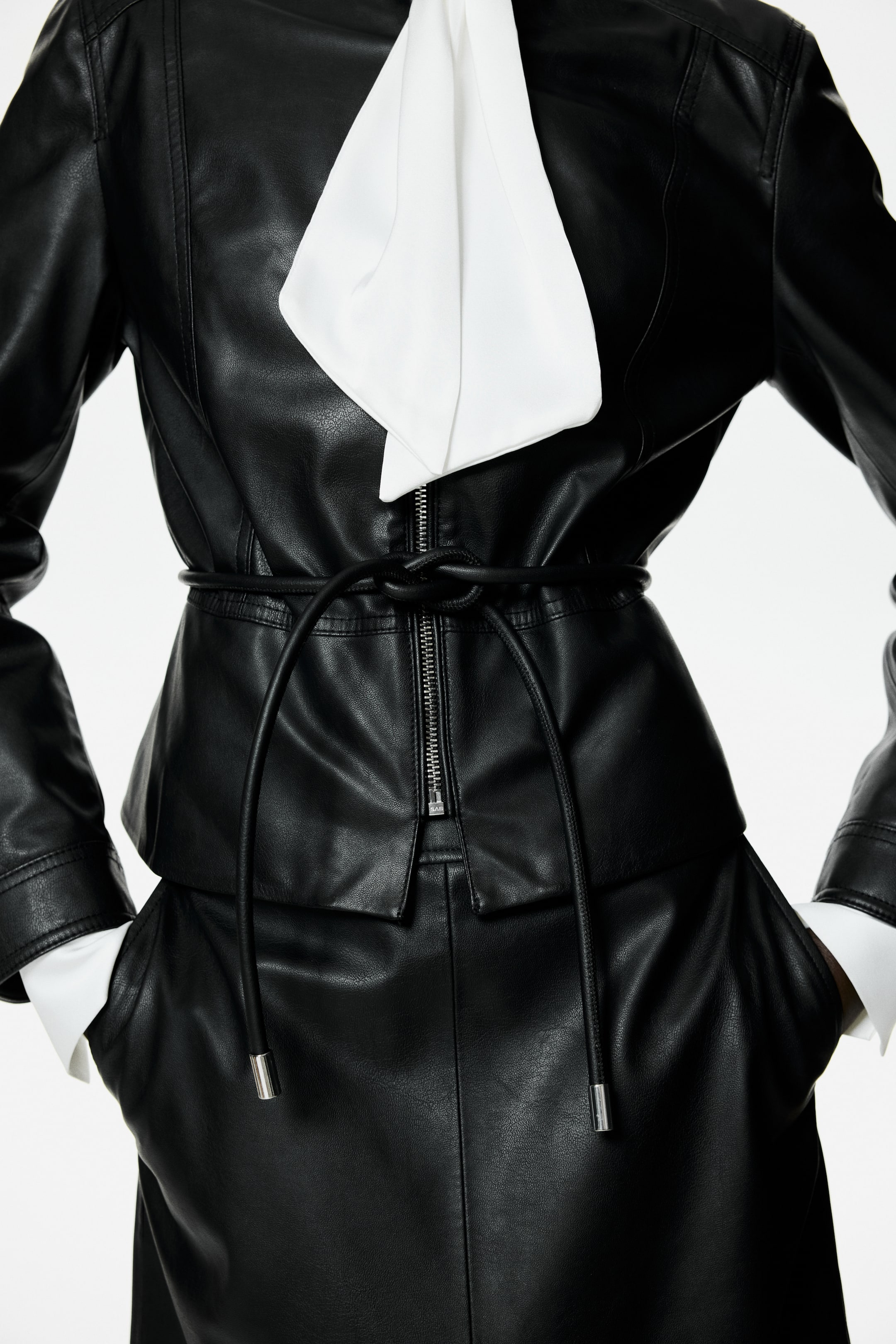 Женские куртки H&M Coated Peplum Jacket — фото 4