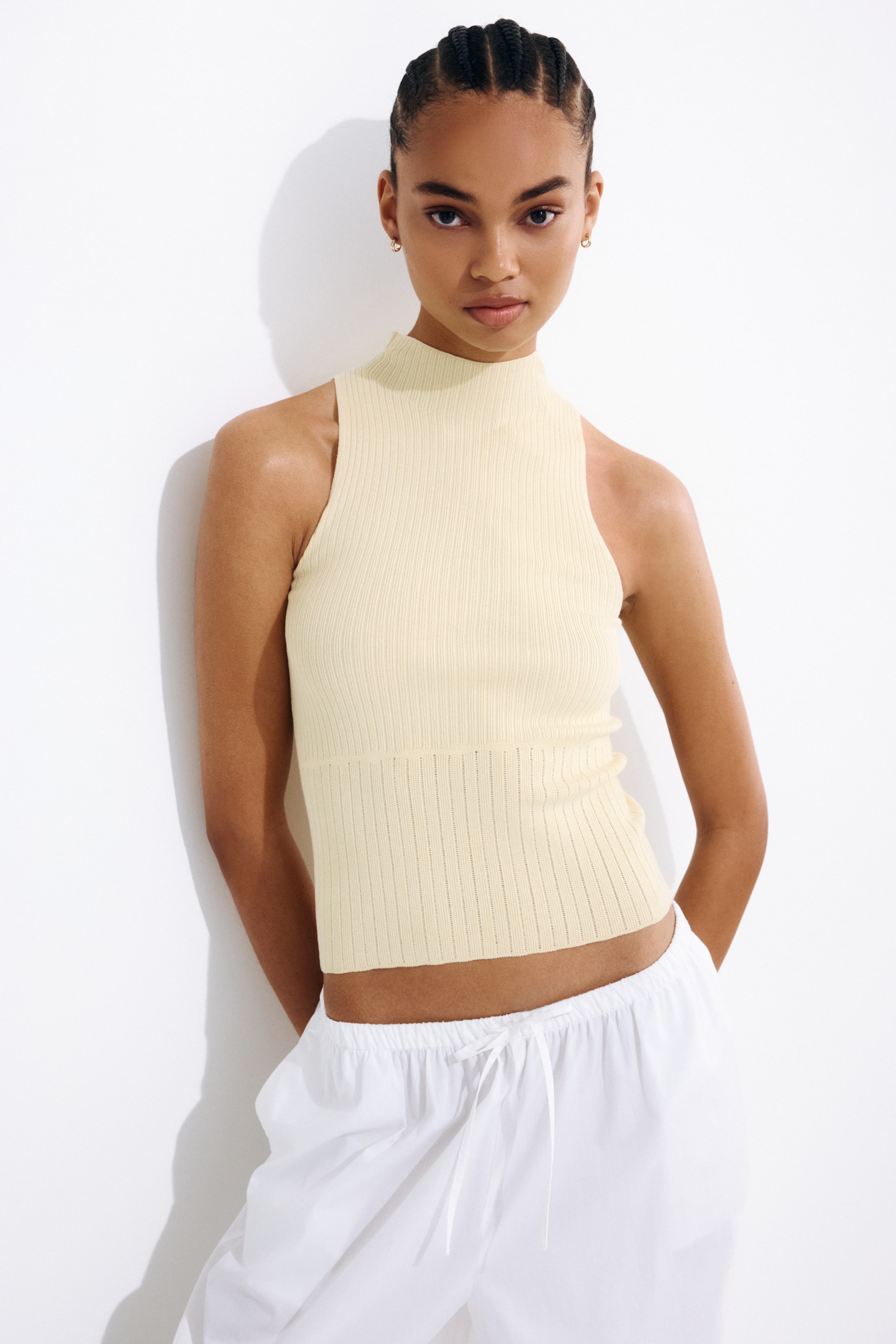 Haut en tricot côtelé à col cheminée