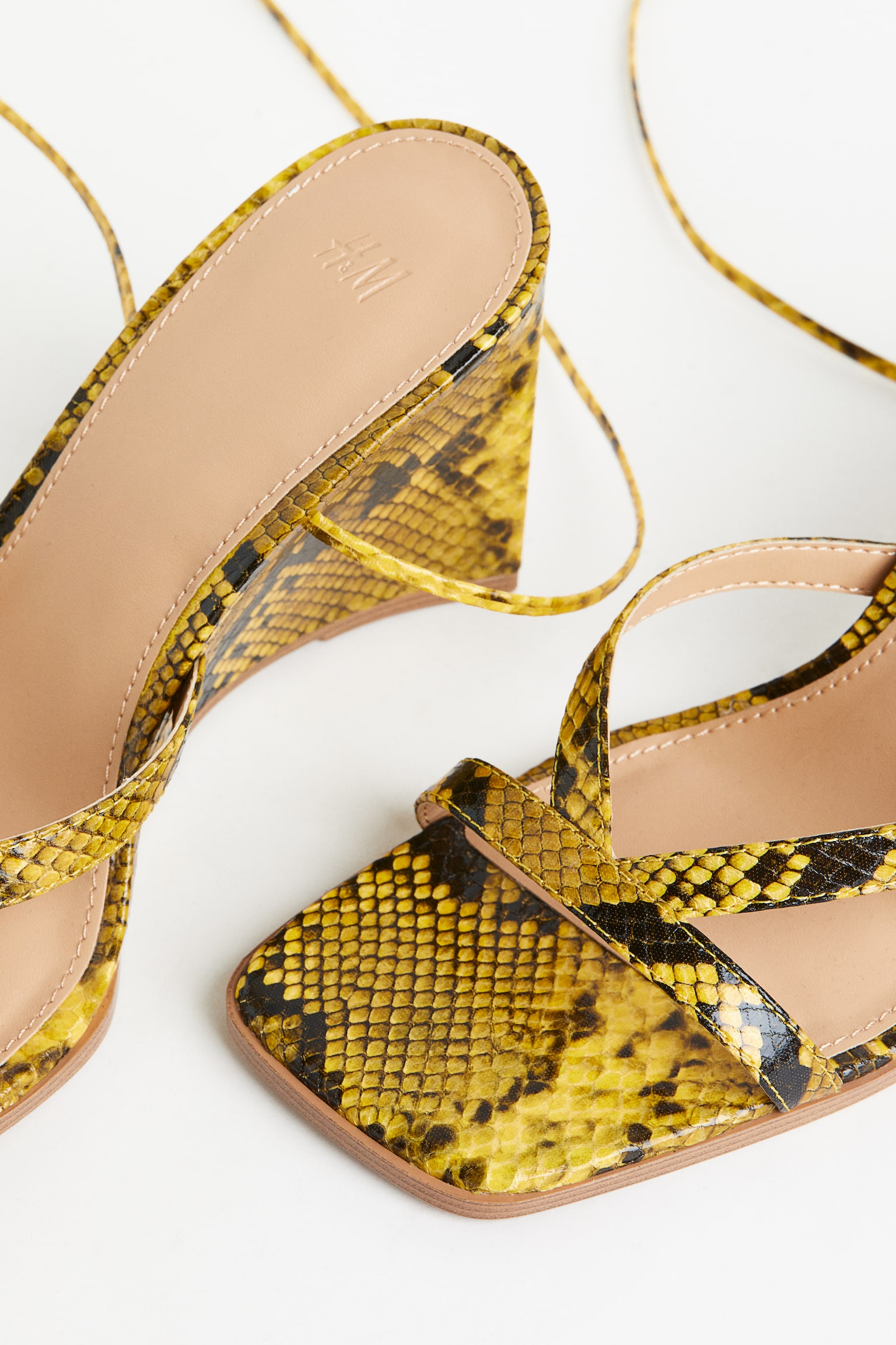 Wedge-heeled sandals - Yellow/Snakeskin pattern - 2