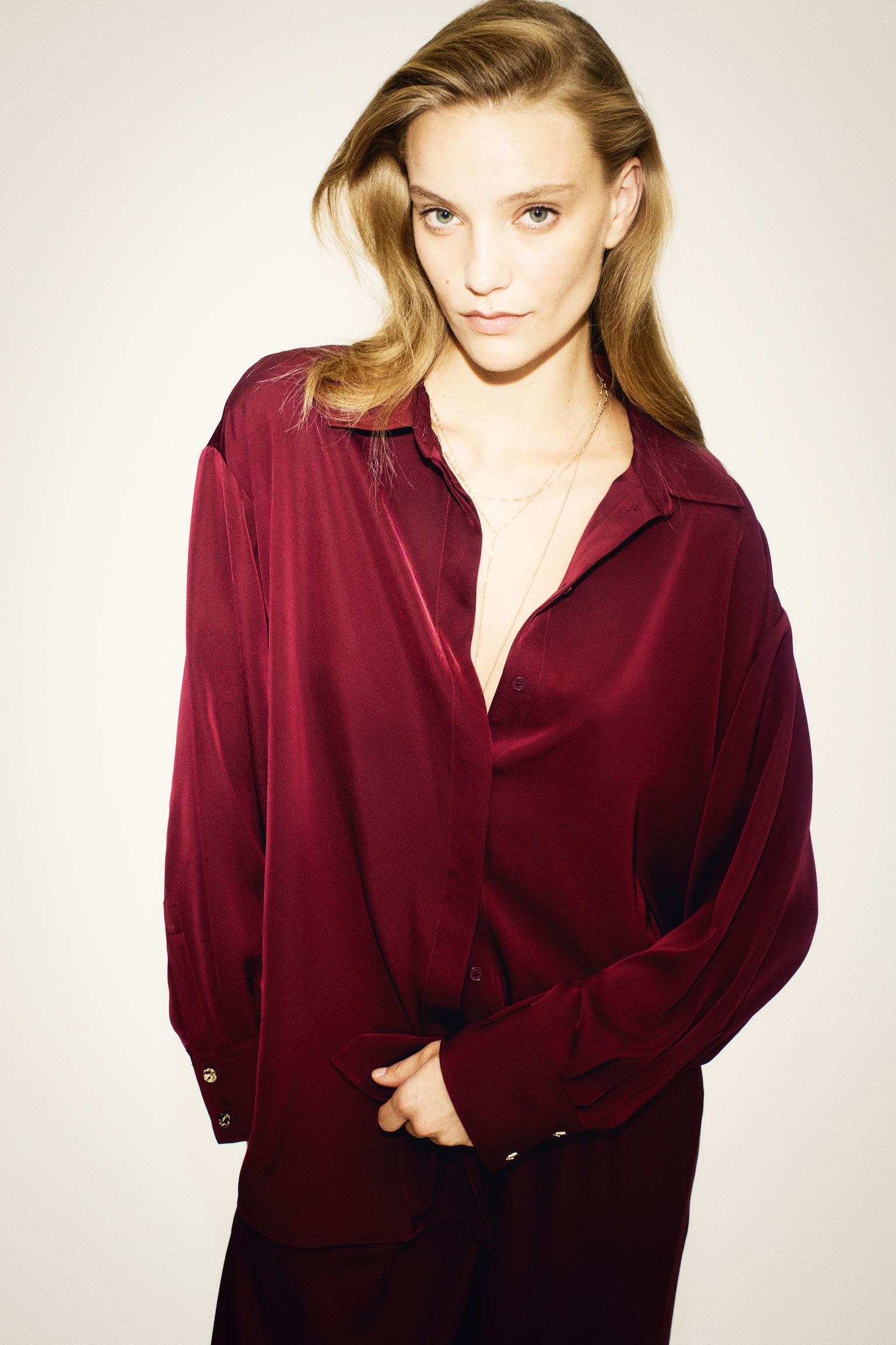 Женская рубашка H&M Oversized Shirt, цвет: Тёмный красный — фото 4