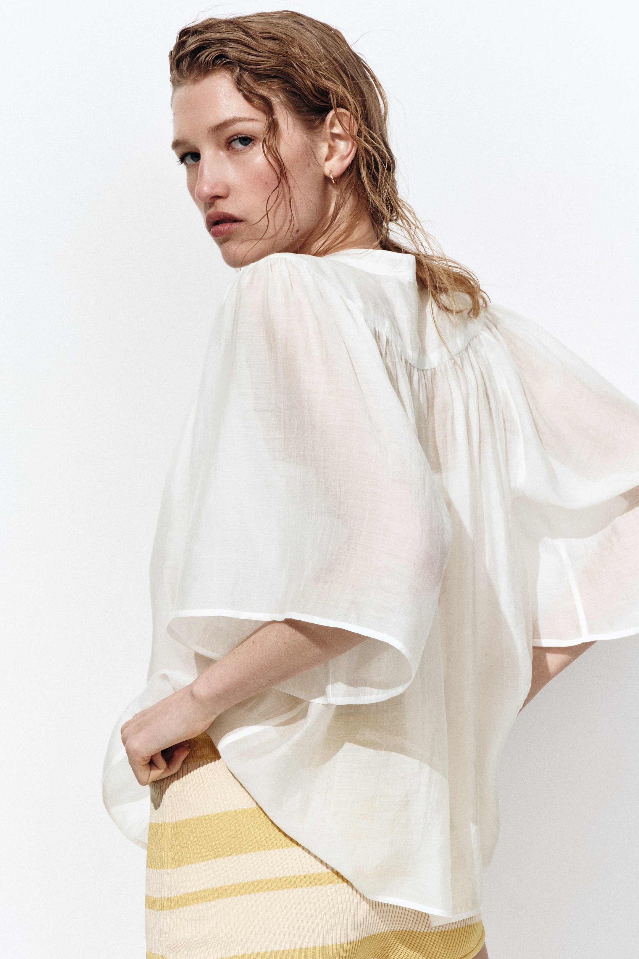 Blouse à manches papillon