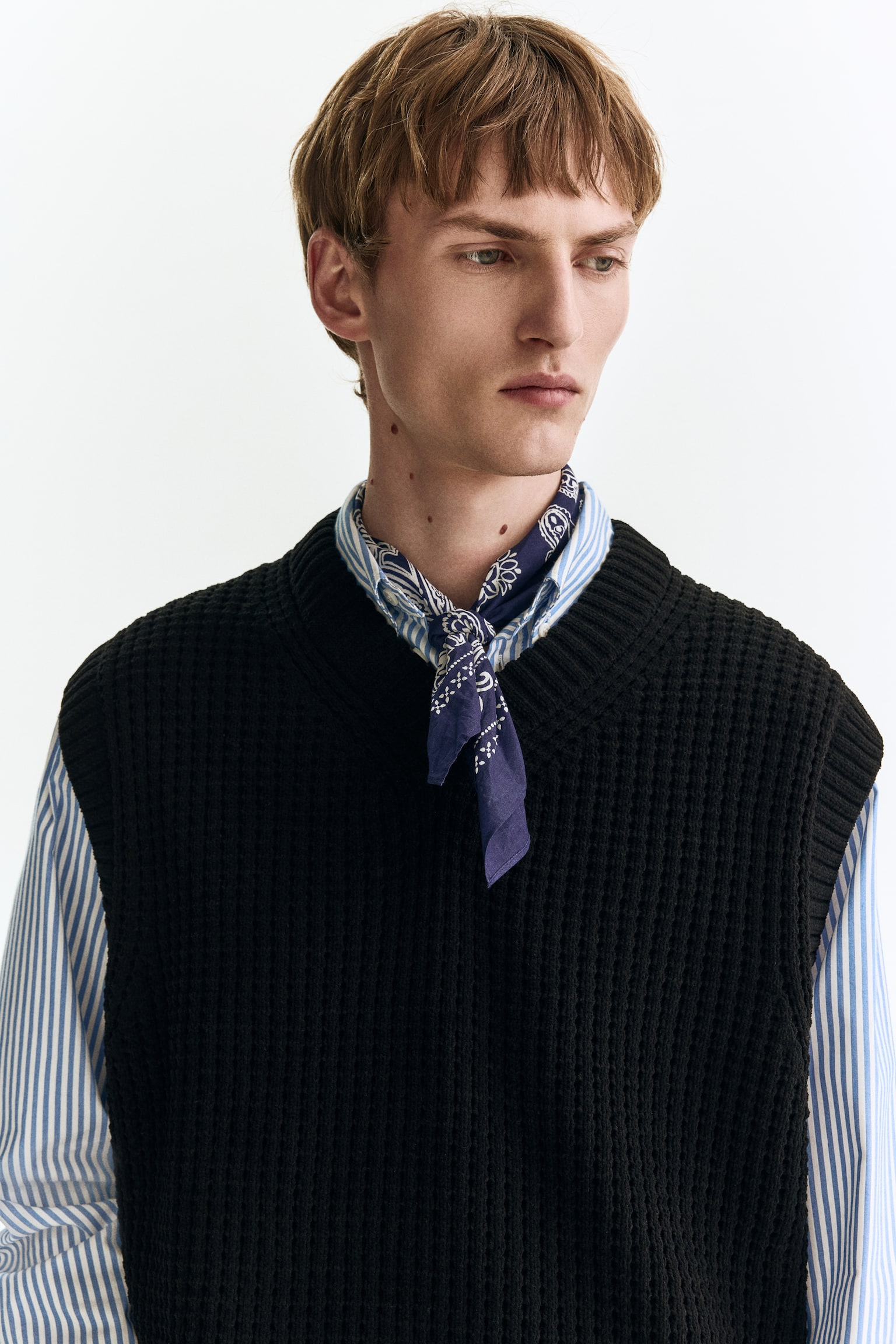 Regular Fit Sweater vest - Black/Dark brown/White - 4