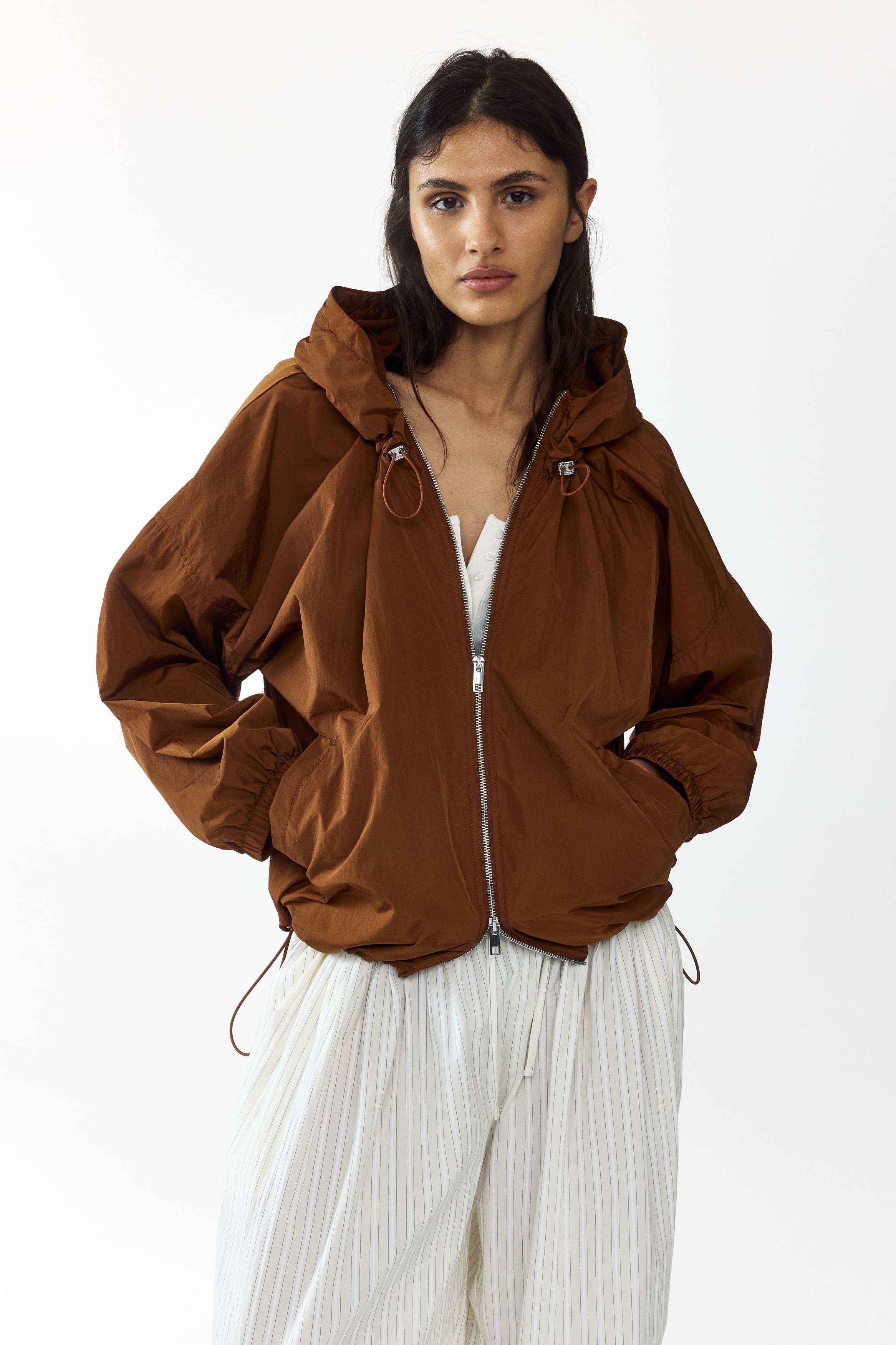 フーデッドナイロンジャケット - ブラウン - レディース | H&M JP